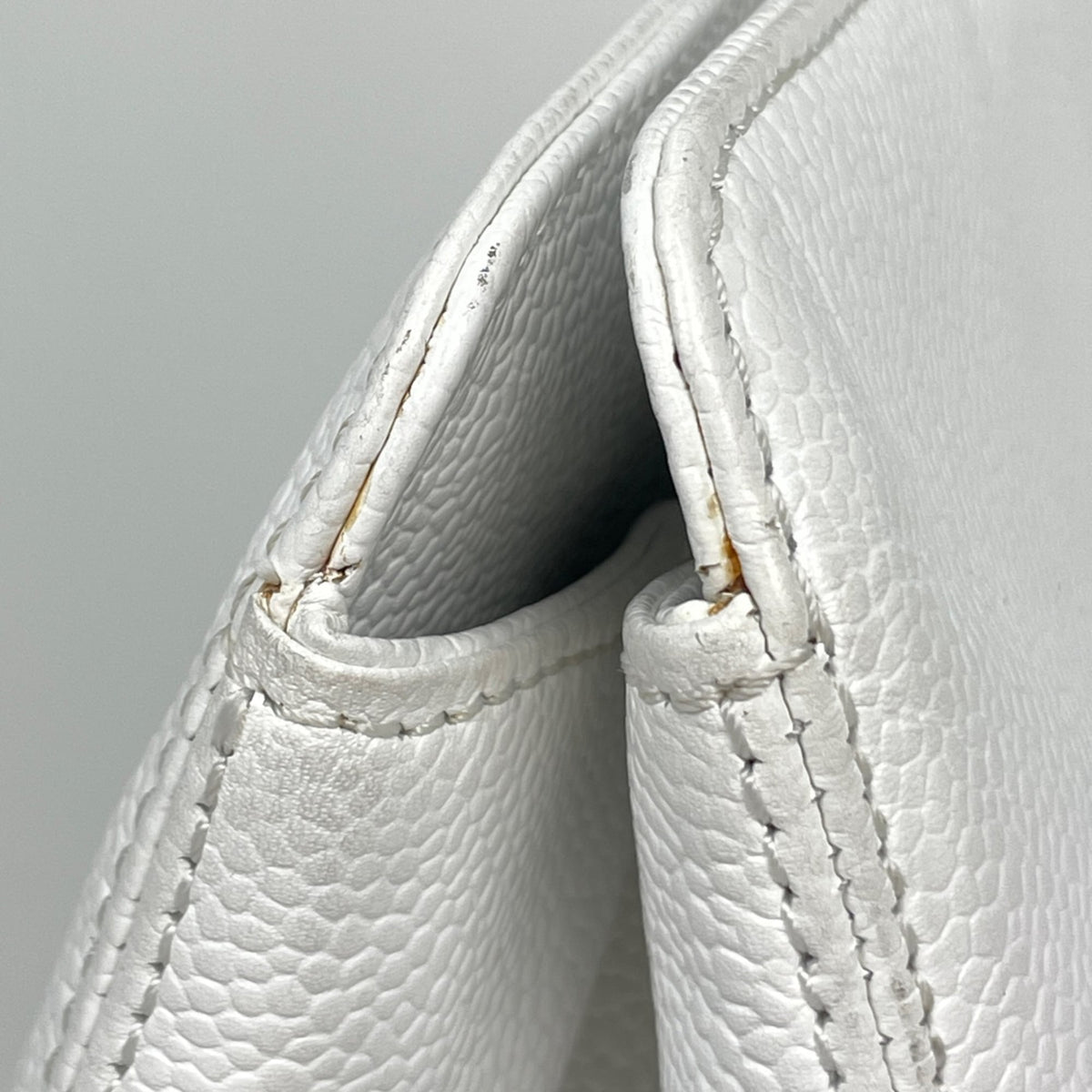 Chanel White Grained Calfskin Handbag Tote Bag (Pre-Owned)