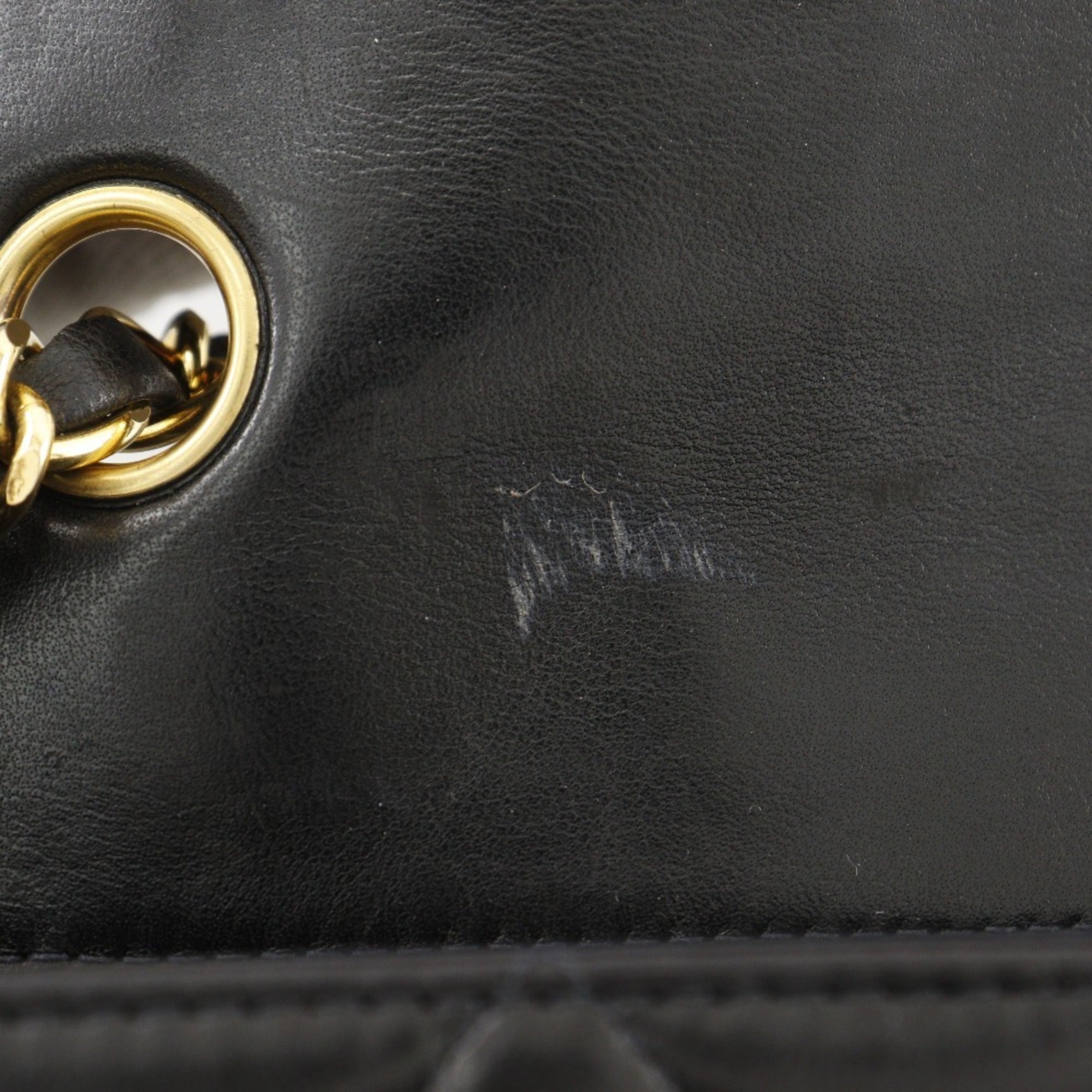 Chanel Matelasse Black Leather Shoulder Bag (Pre-Owned)