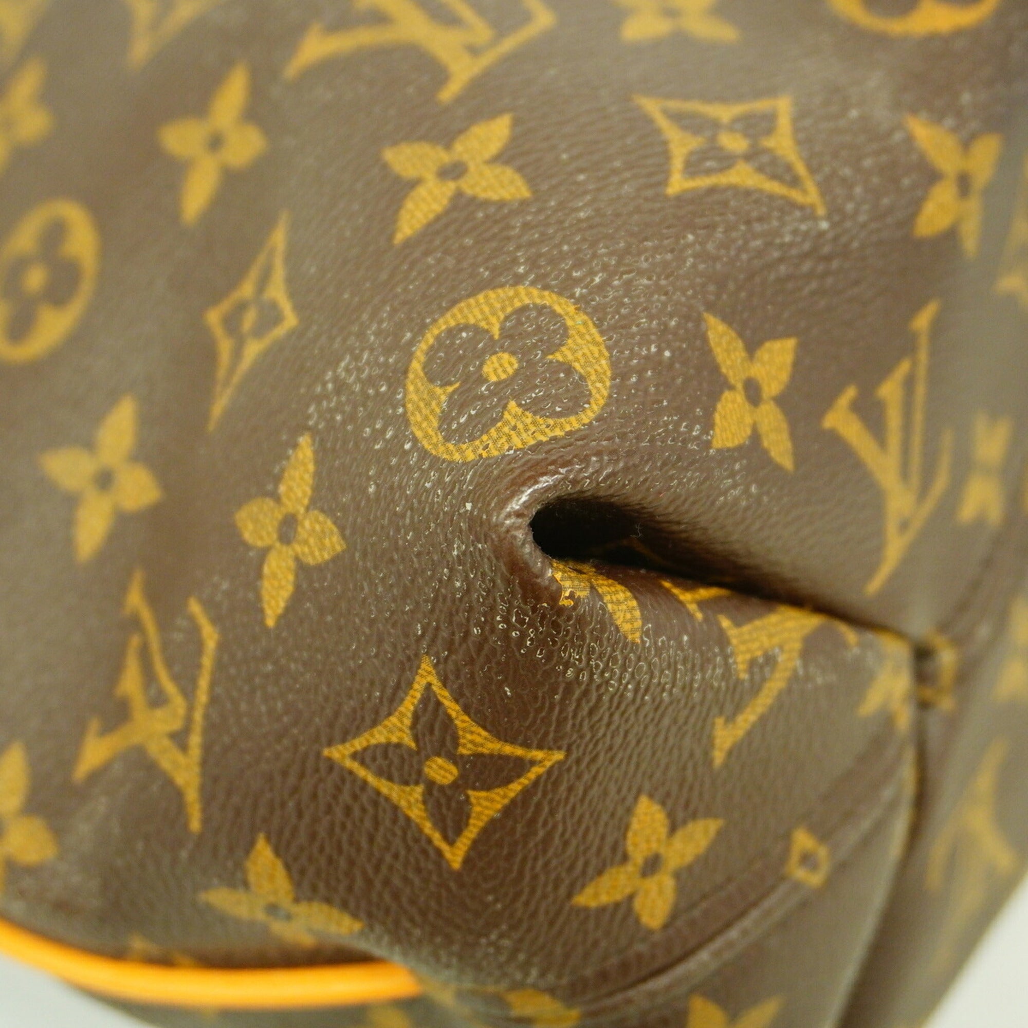 Louis Vuitton Brown Shoulder Bag (Pre-Owned)