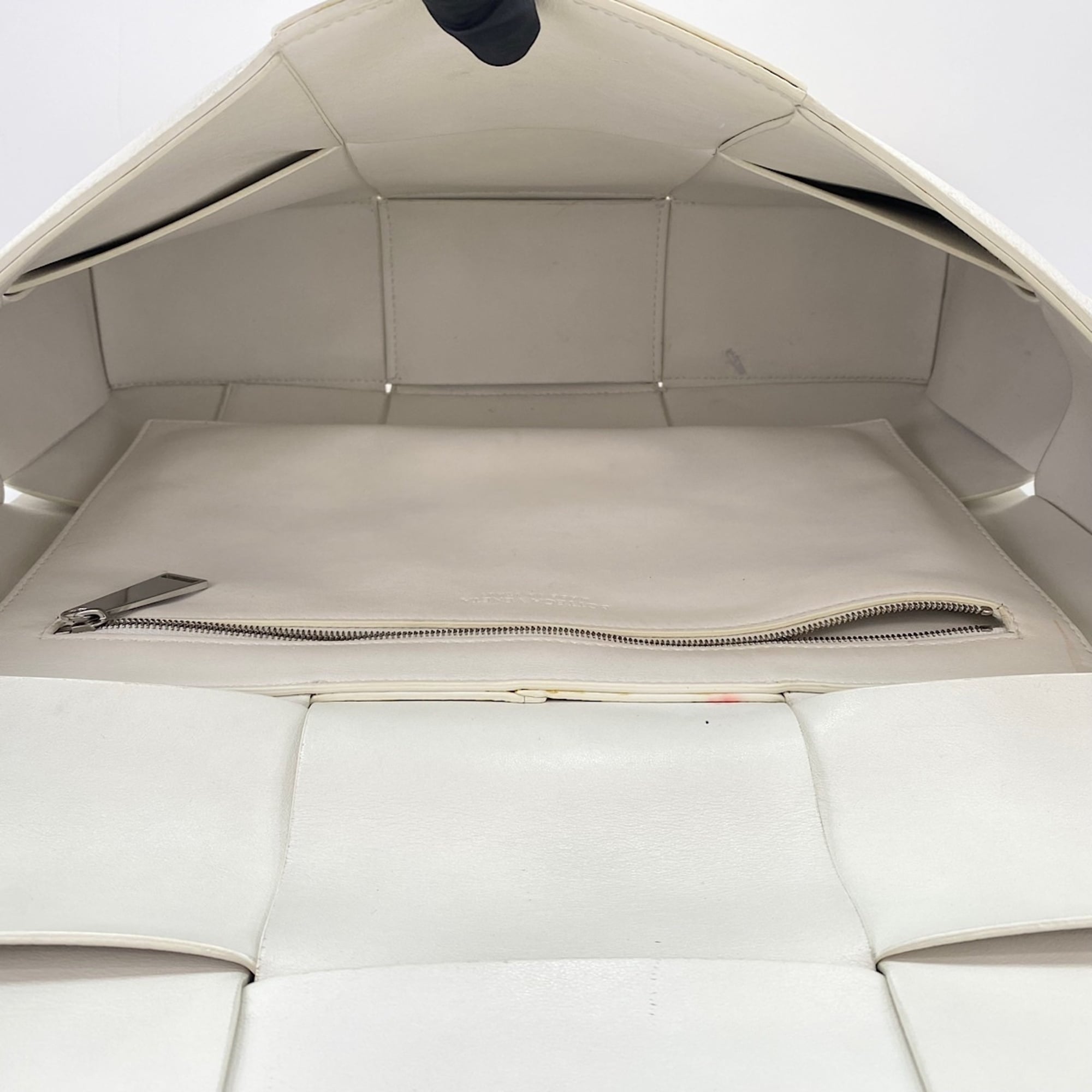 Bottega Veneta Clear White Intrecciato Shoulder Bag (Pre-Owned)