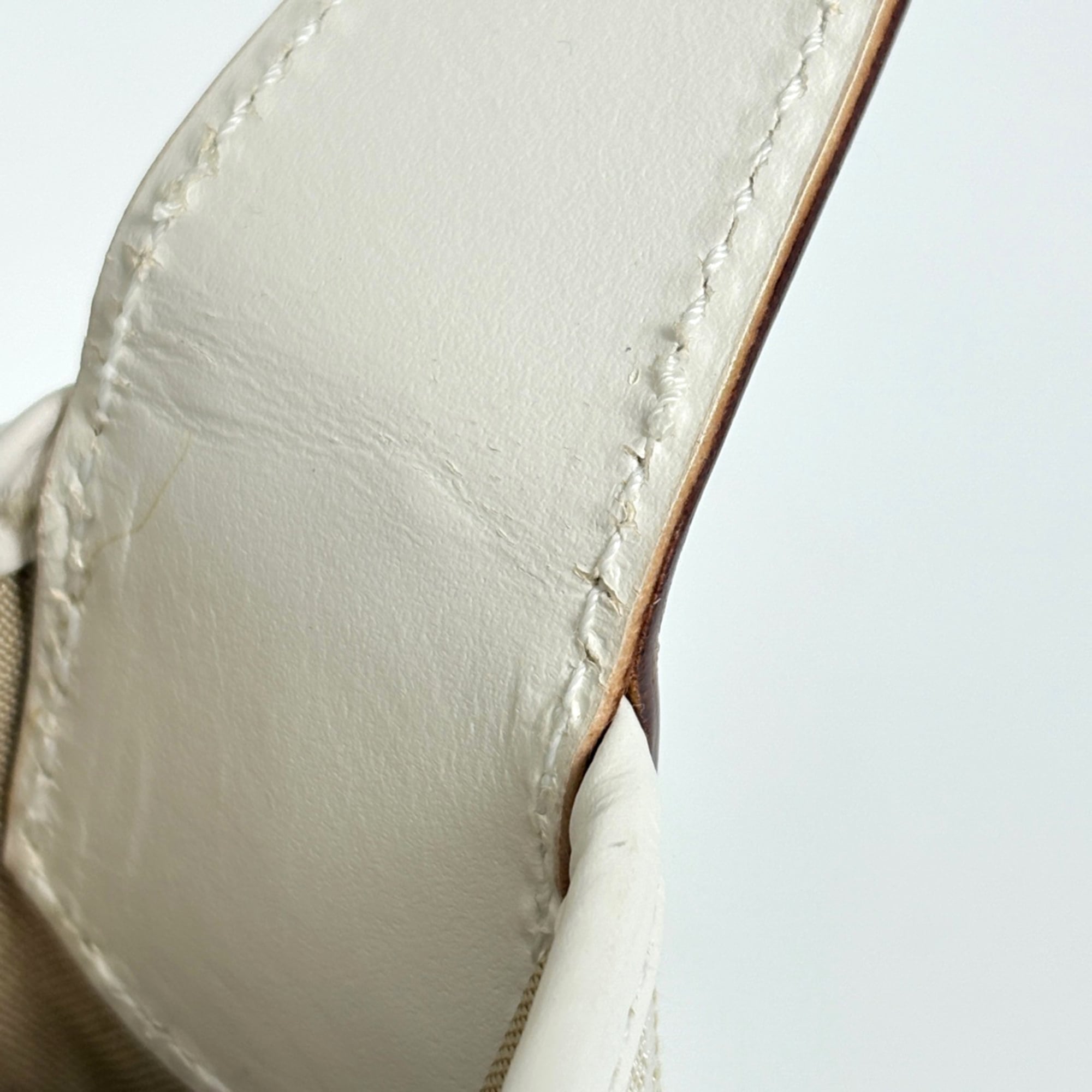 Gucci White Gg Canvas Leather Shoulder Bag (Pre-Owned)