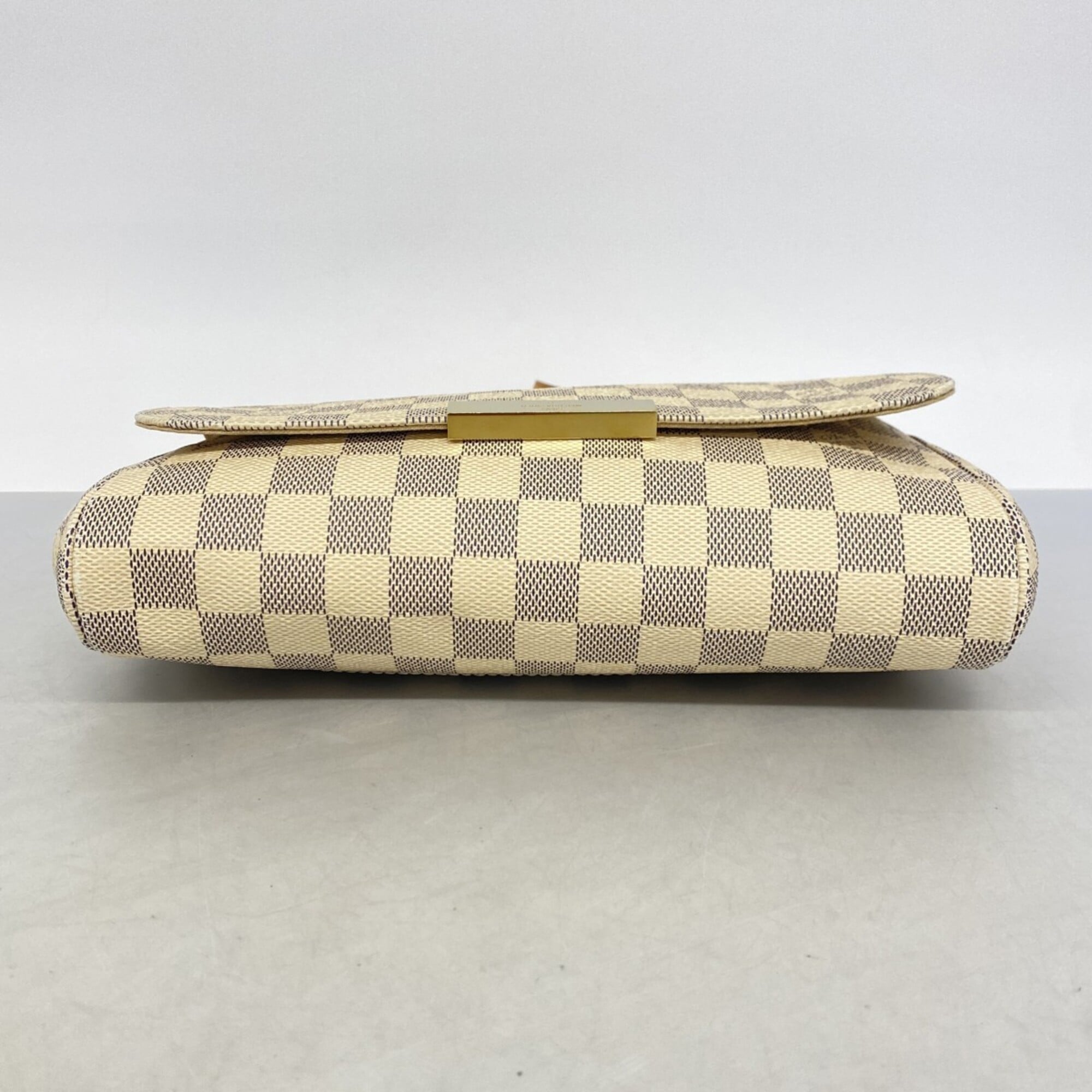 Louis Vuitton White Shoulder Bag (Pre-Owned)