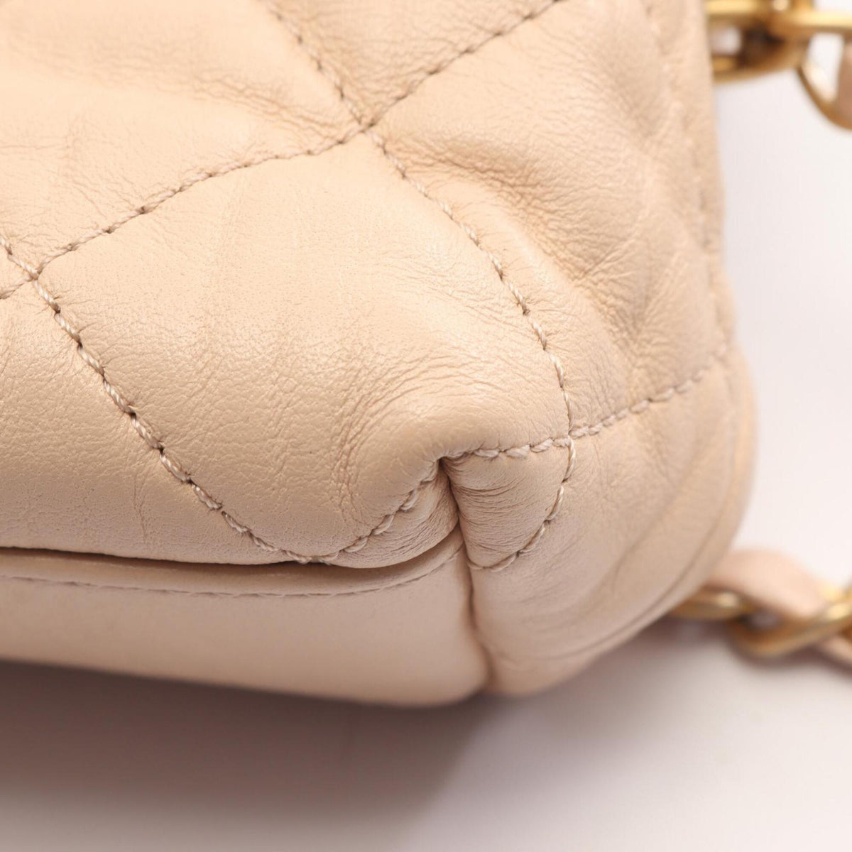 Chanel Beige Leather Handbag Shoulder Bag (Pre-Owned)