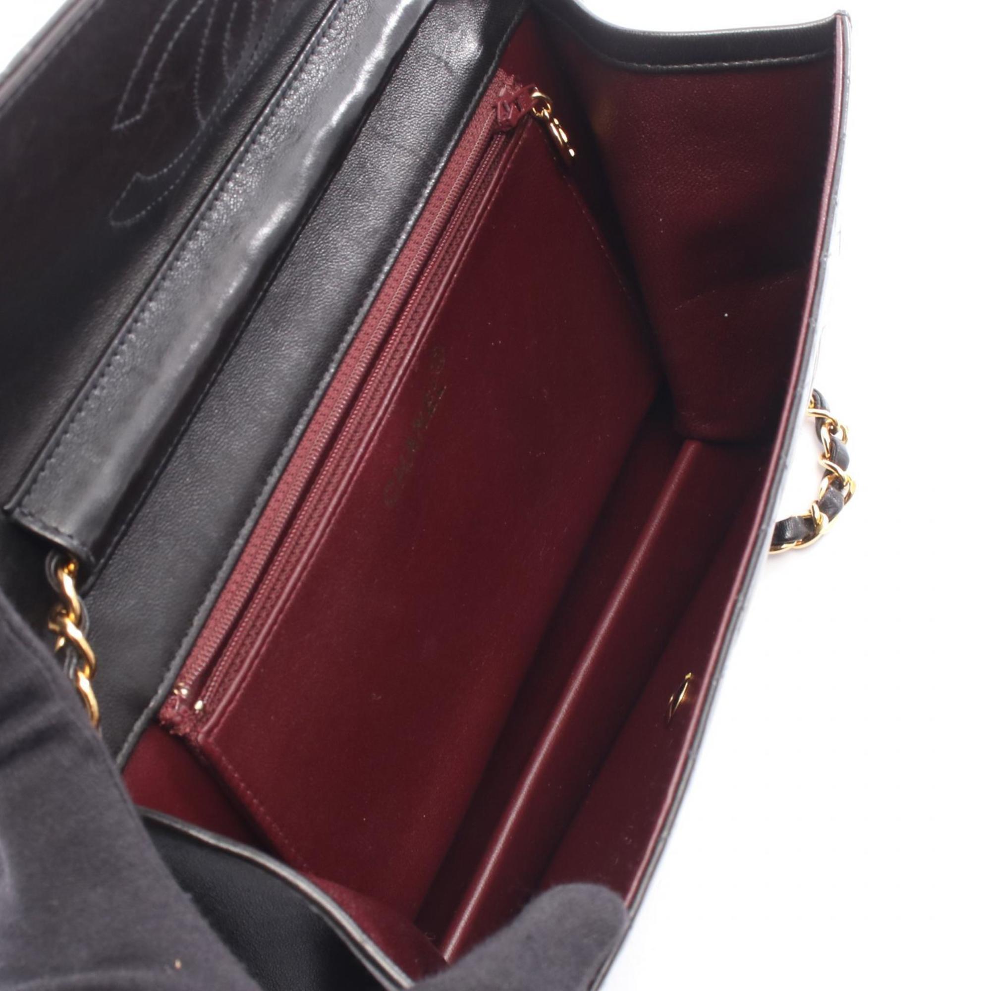 Chanel Black Leather Shoulder Bag (Pre-Owned)