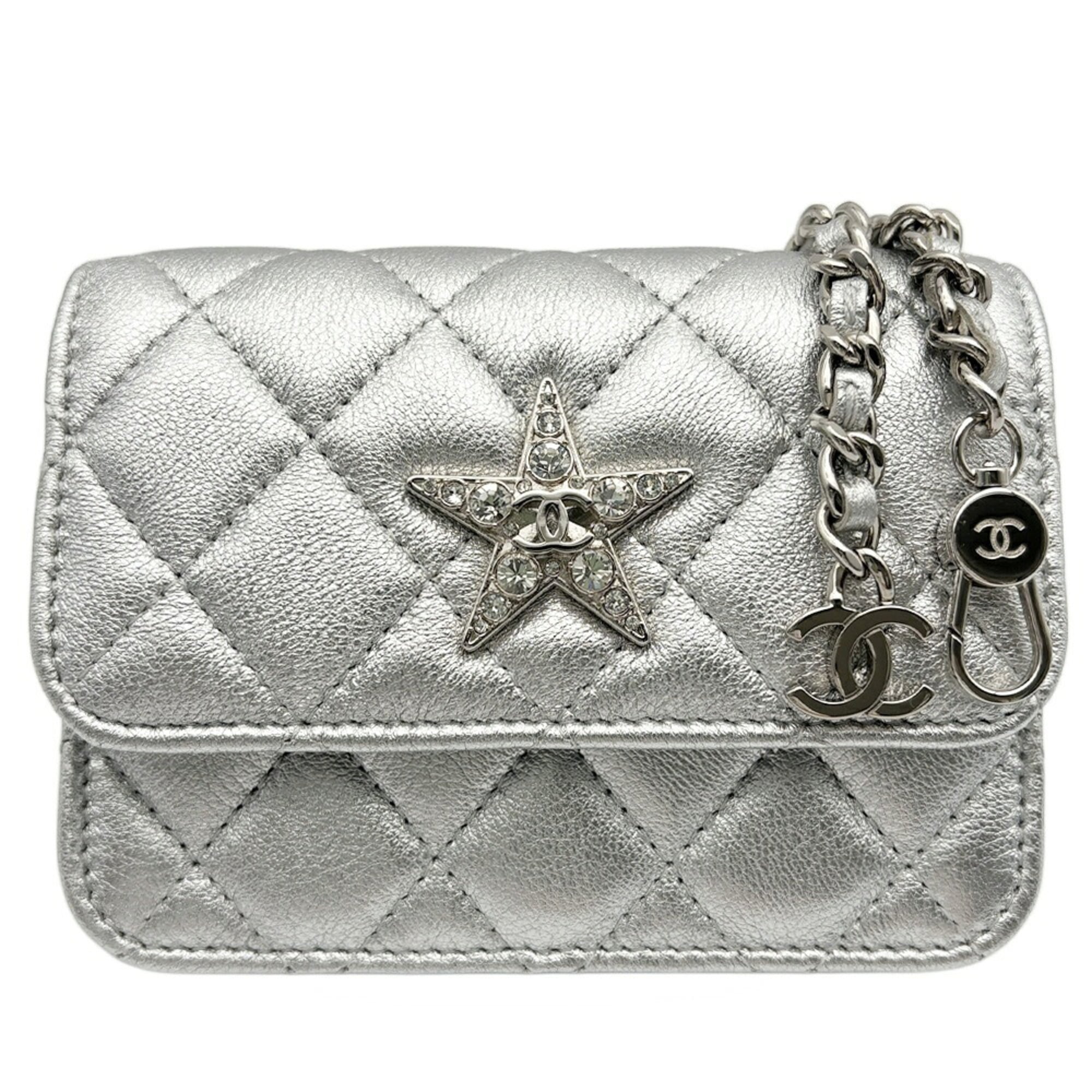 Chanel Matelasse Silver Leather Shoulder Bag (Pre-Owned)