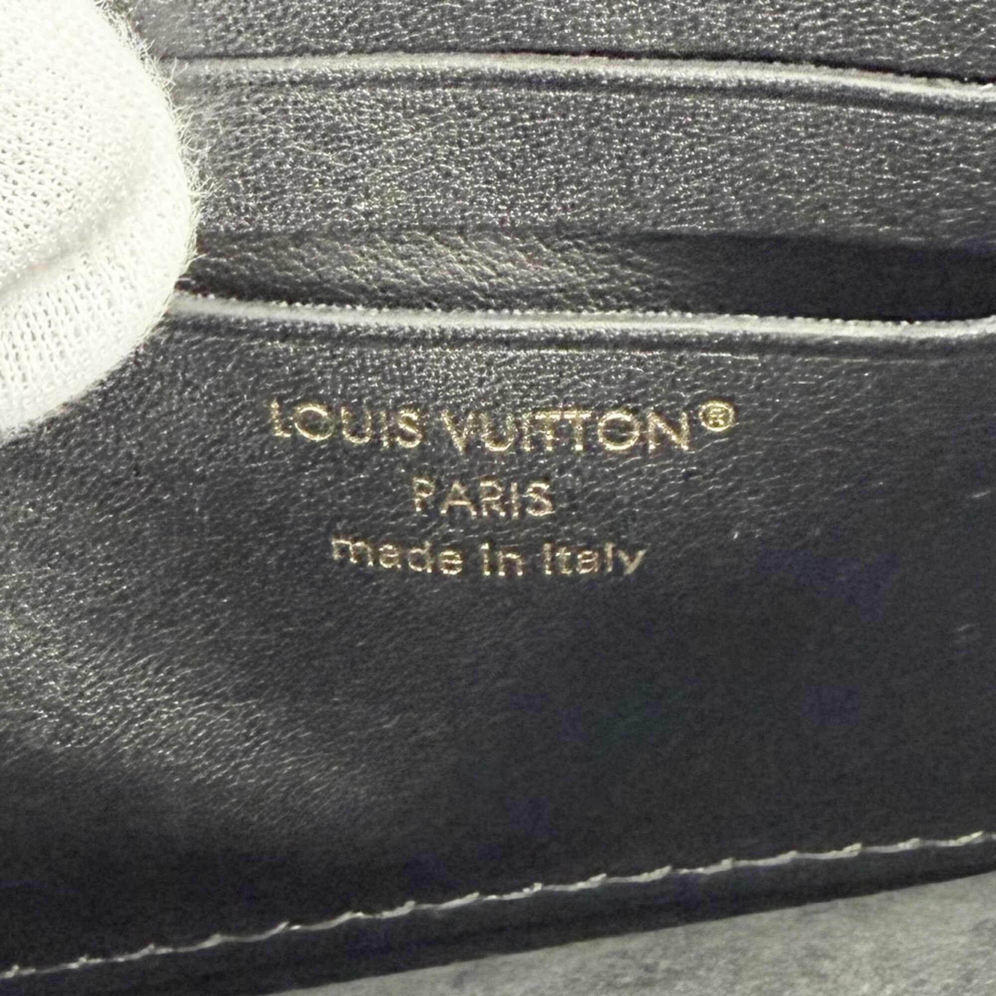 Louis Vuitton Black Leather Shoulder Bag (Pre-Owned)