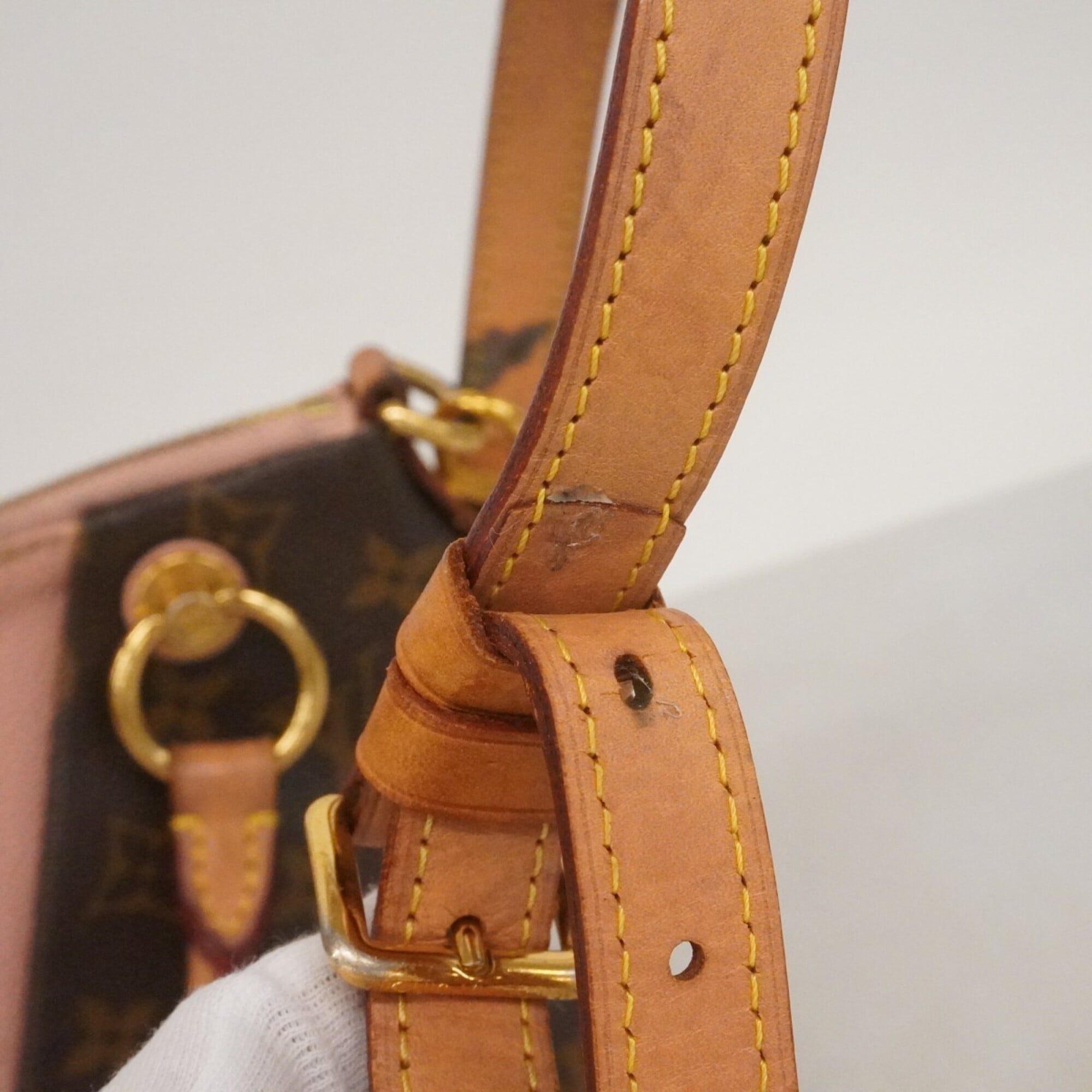 Louis Vuitton Rose Ballerine Handbag (Pre-Owned)