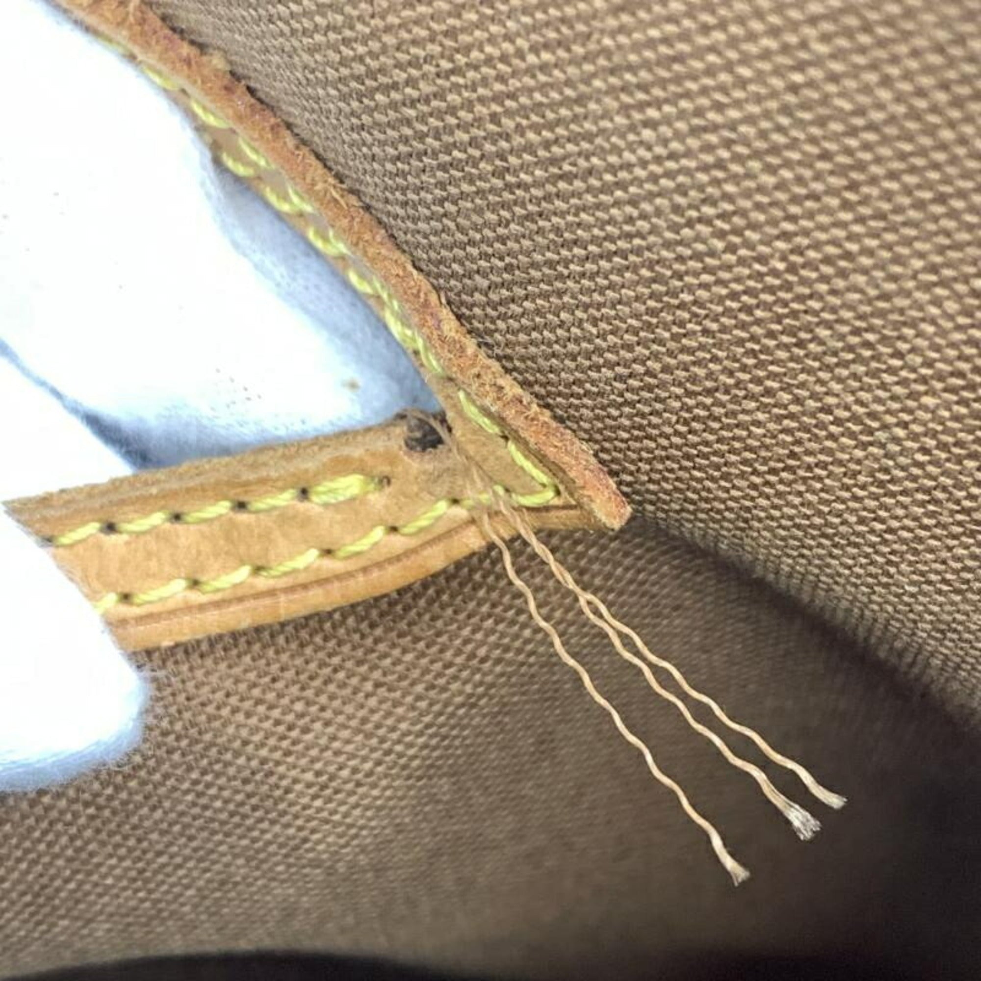 Louis Vuitton Handbag (Pre-Owned)