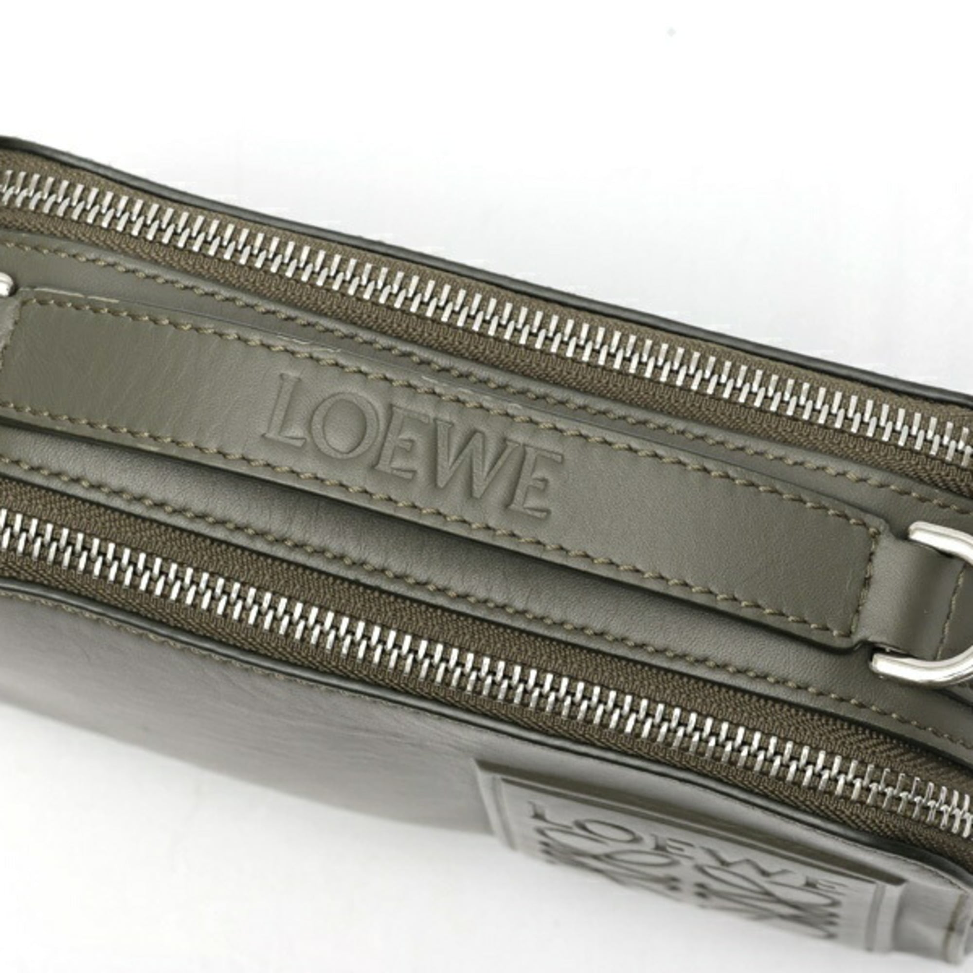 Loewe Khaki Leather Shoulder Bag (Pre-Owned)