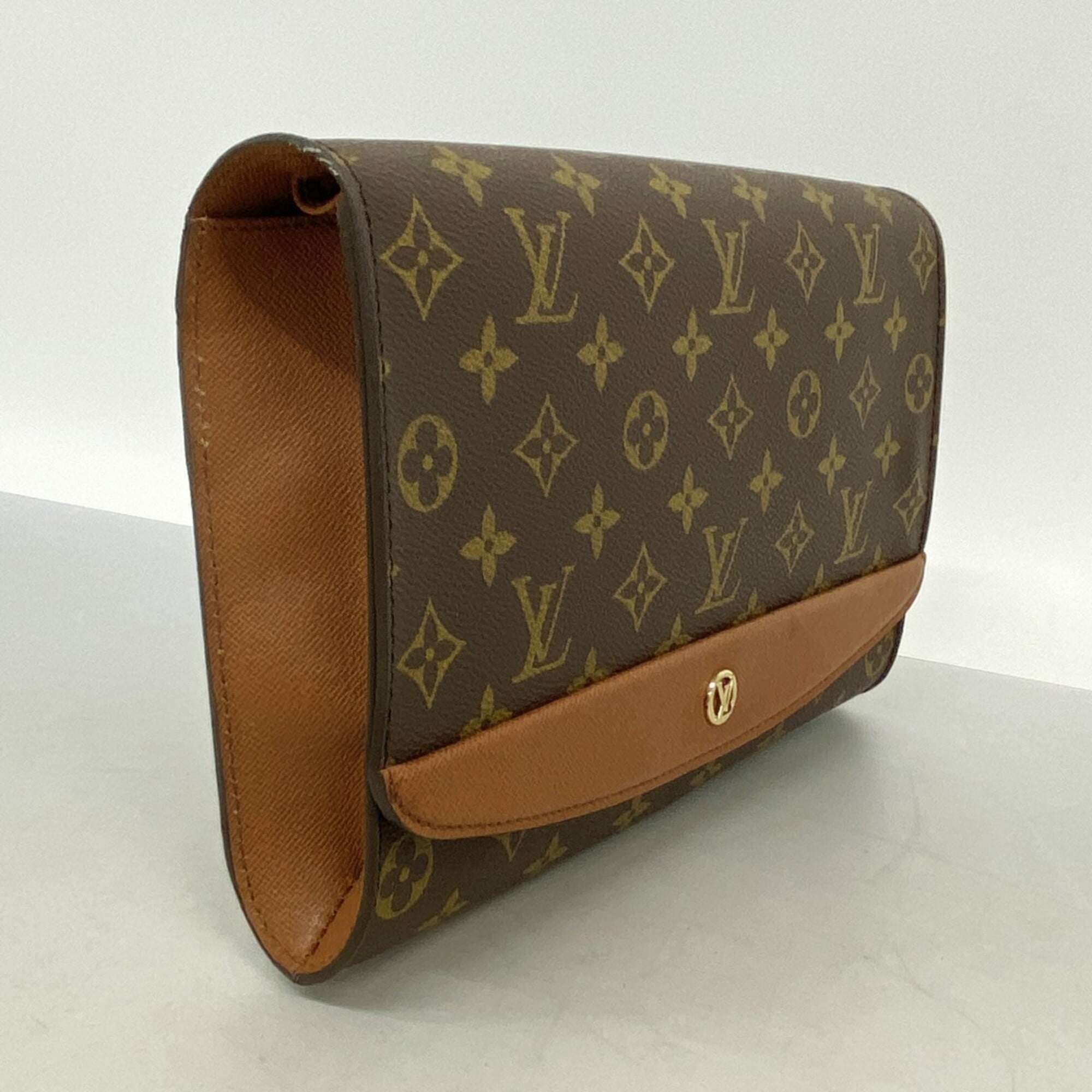 Louis Vuitton Brown Clutch Bag (Pre-Owned)