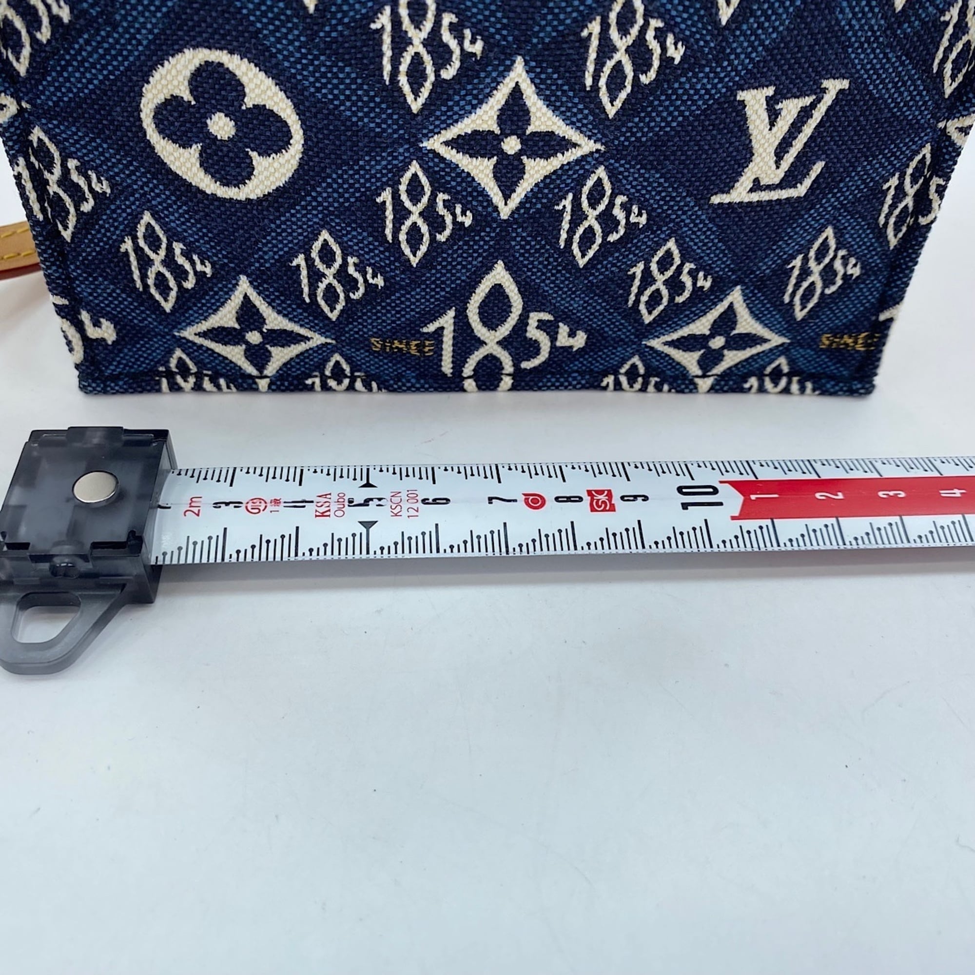 Louis Vuitton Navy Handbag (Pre-Owned)