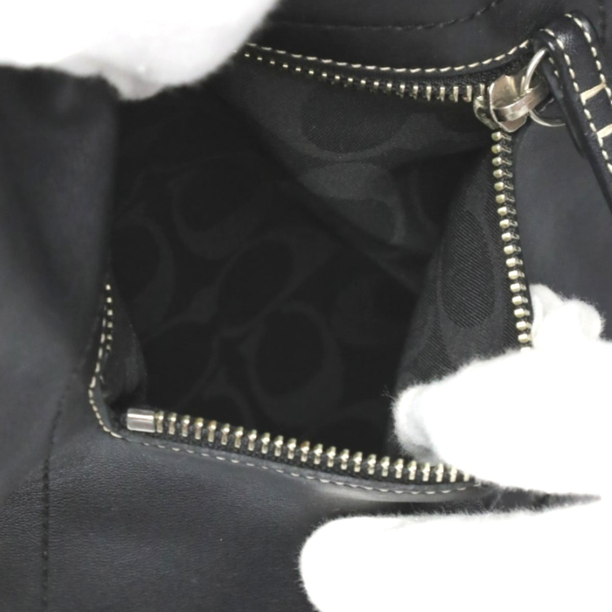 Coach Black Leather Shoulder Bag (Pre-Owned)