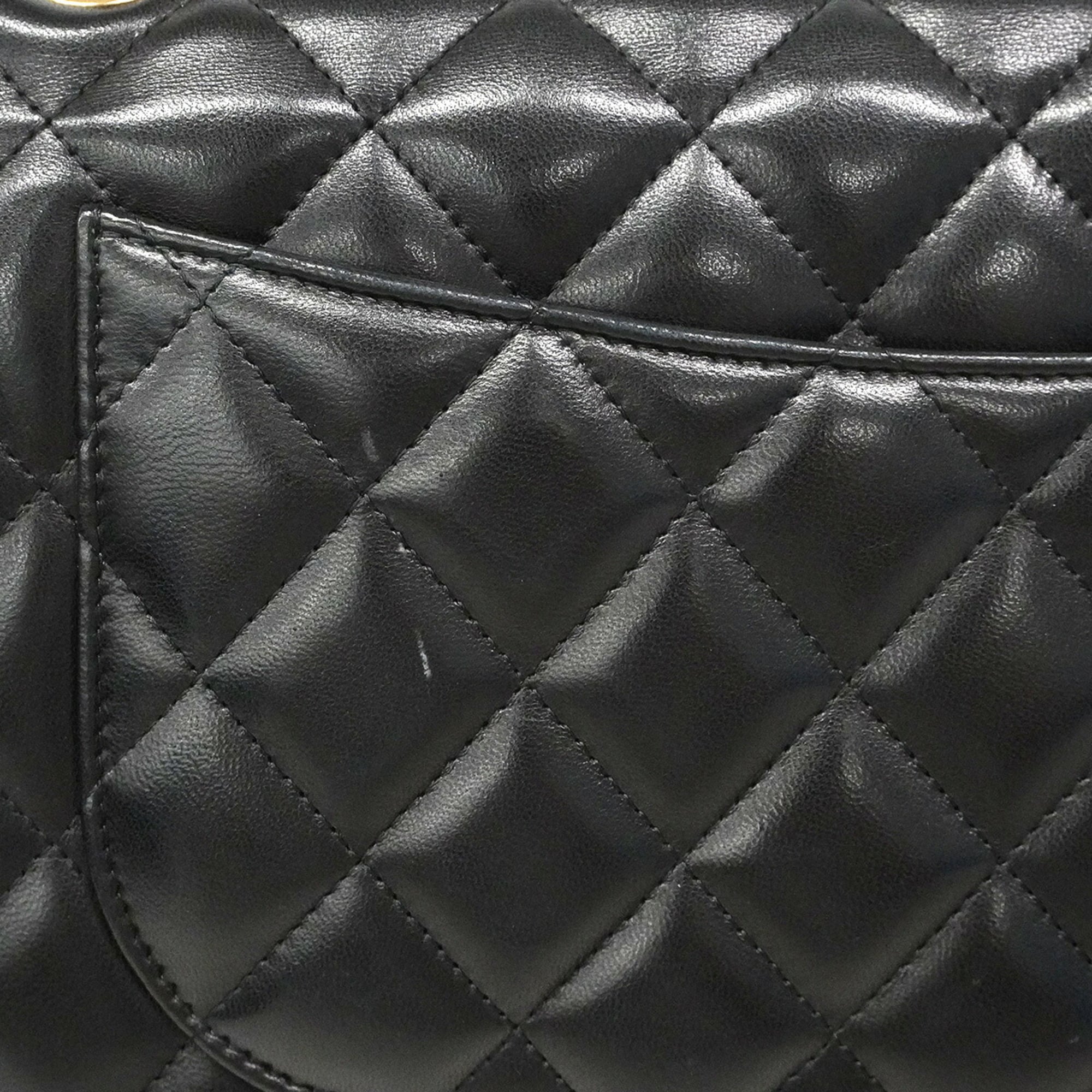 Chanel Black Leather Shoulder Bag (Pre-Owned)