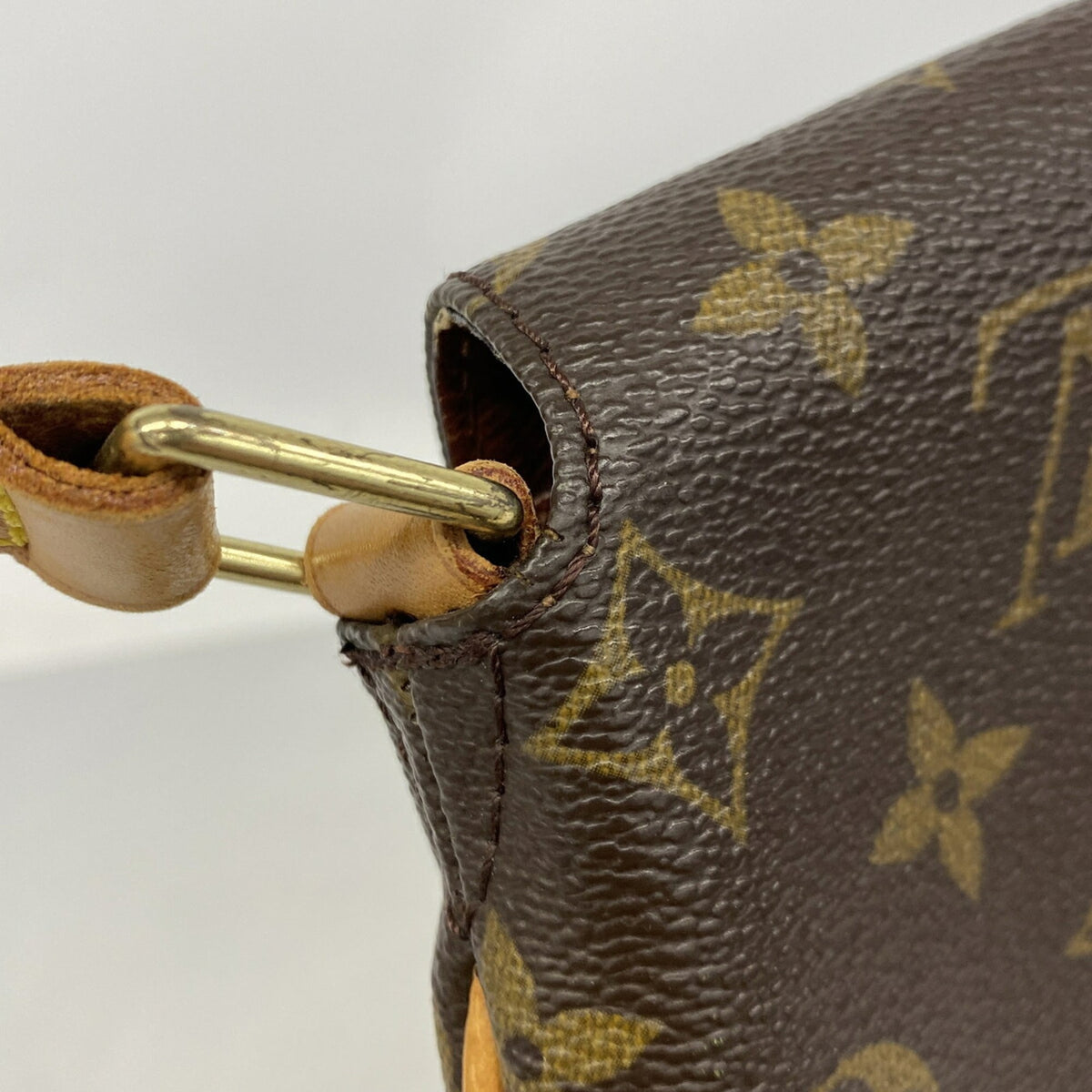 Louis Vuitton Brown Shoulder Bag (Pre-Owned)