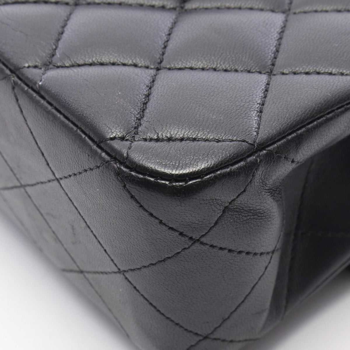 Chanel Black Leather Handbag Shoulder Bag (Pre-Owned)