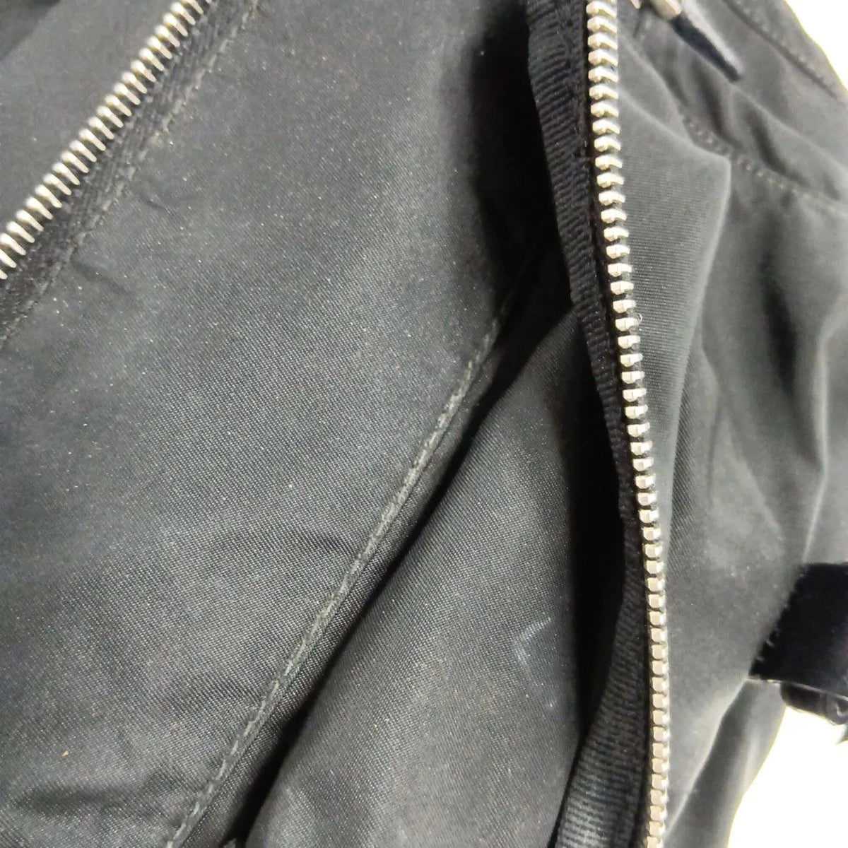 Prada Black Leather Nylon Messenger Bag Shoulder Bag (Pre-Owned)