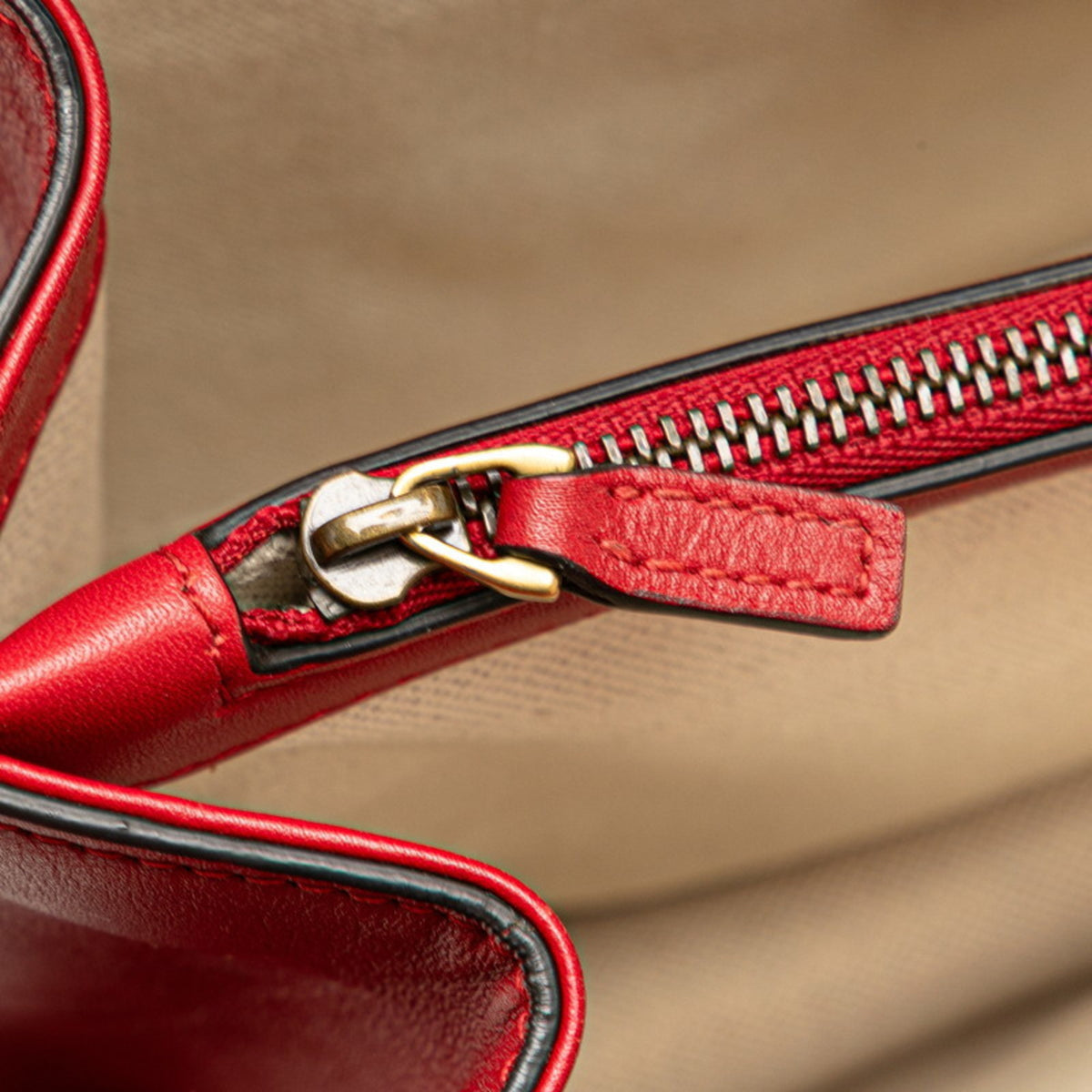 Gucci Red Color Leather Handbag Shoulder Bag (Pre-Owned)