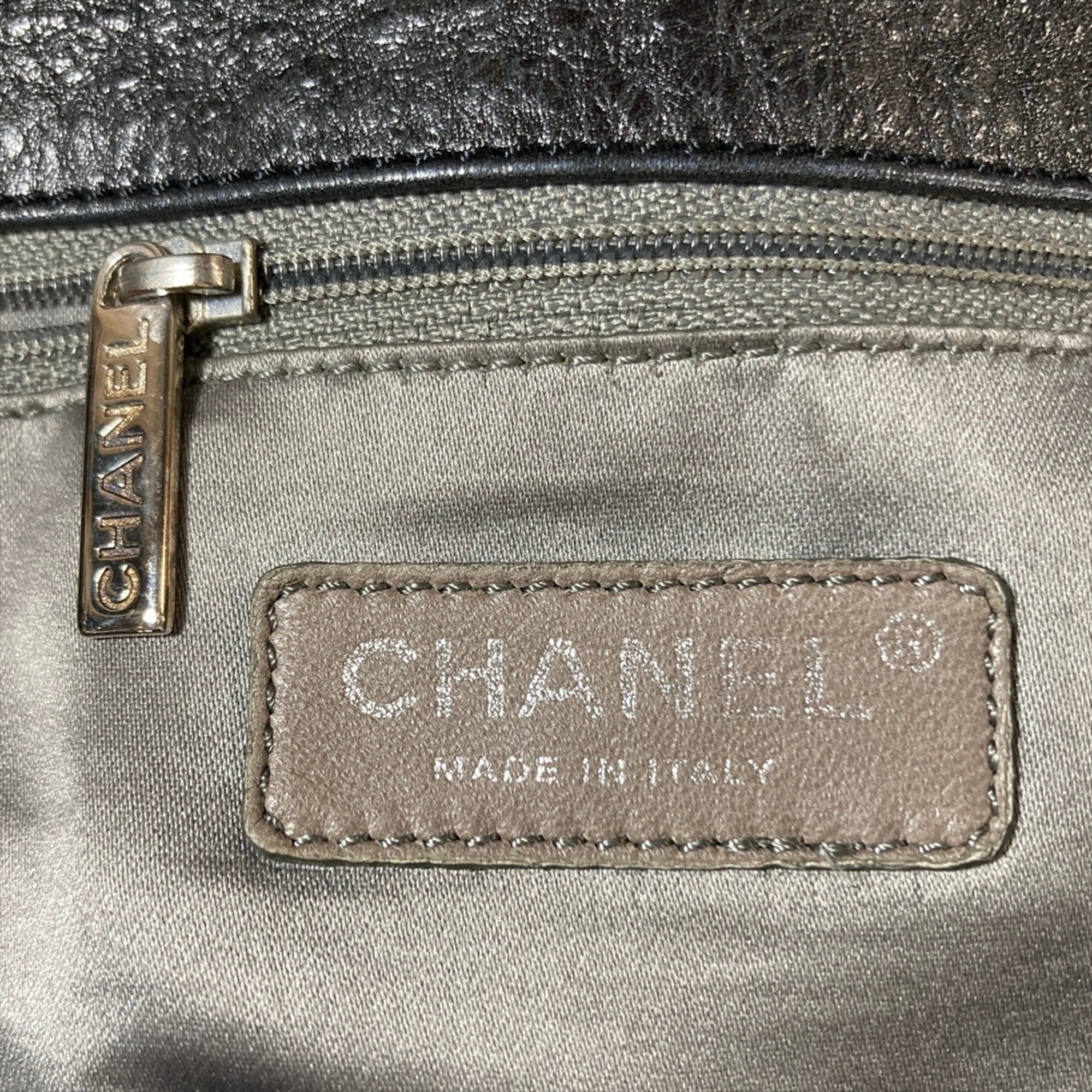 Chanel Black Metallic Leather Handbag (Pre-Owned)