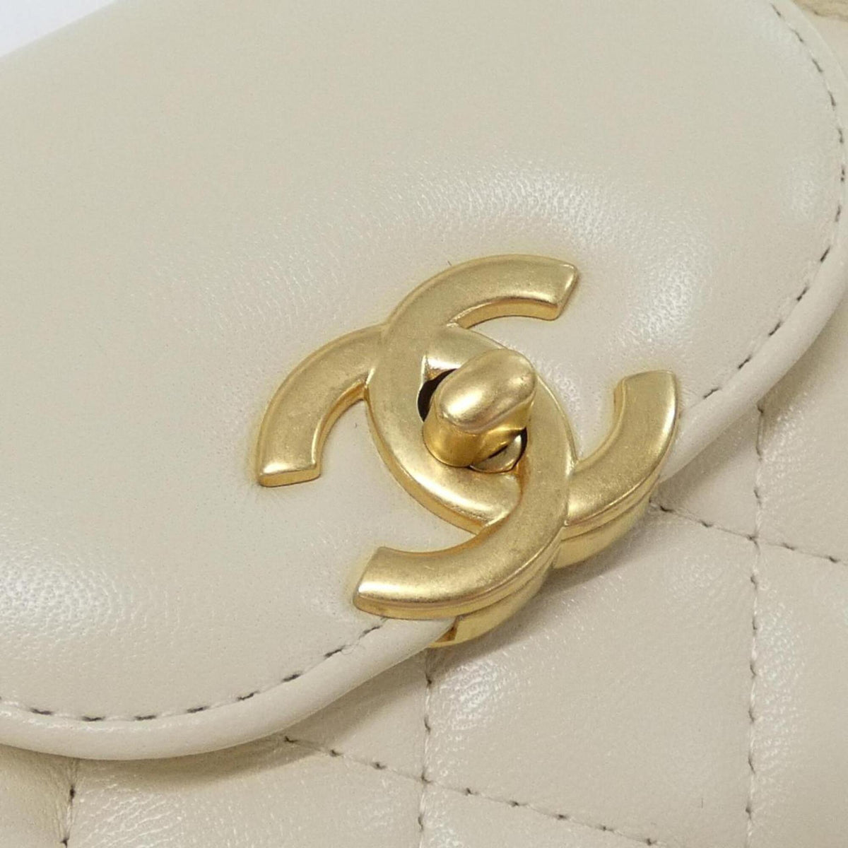 Chanel Ivory Leather Handbag (Pre-Owned)