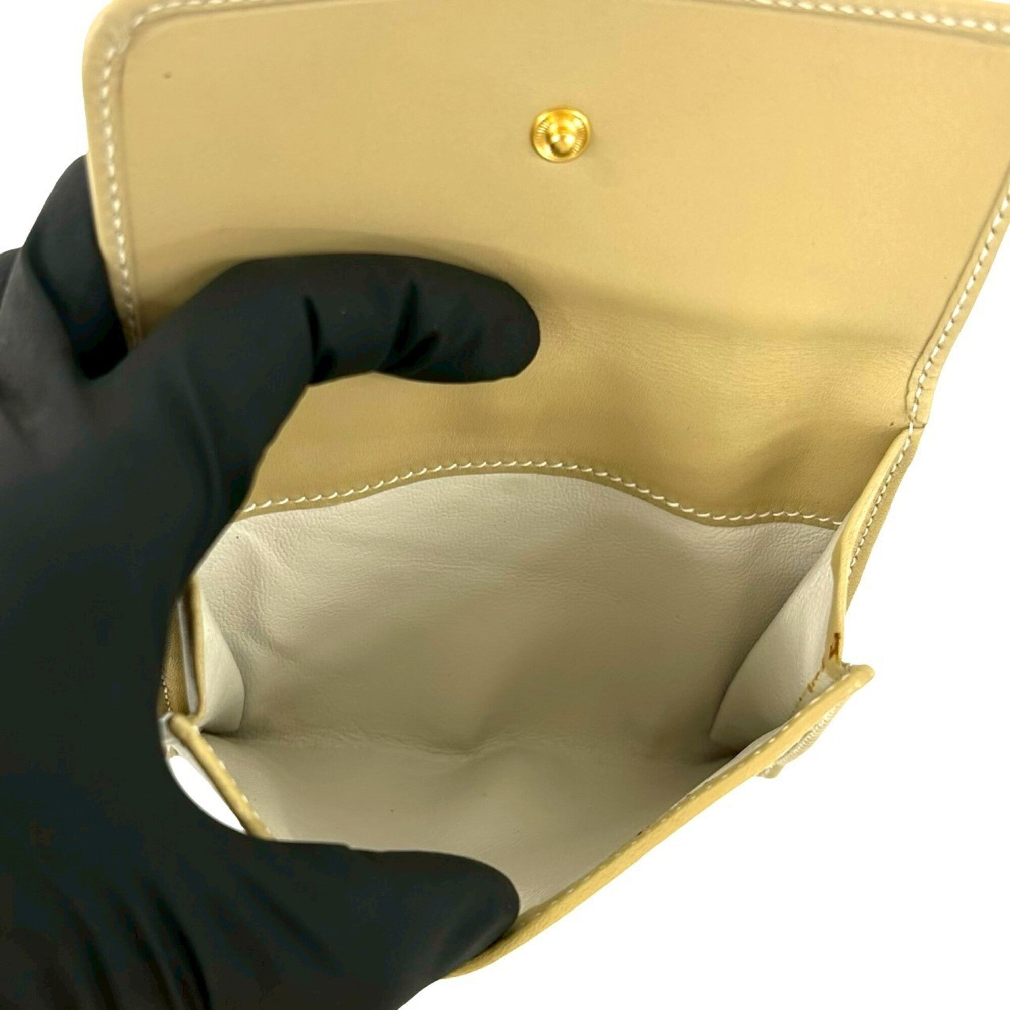 Gucci Beige Leather Wallet (Bi-Fold) (Pre-Owned)
