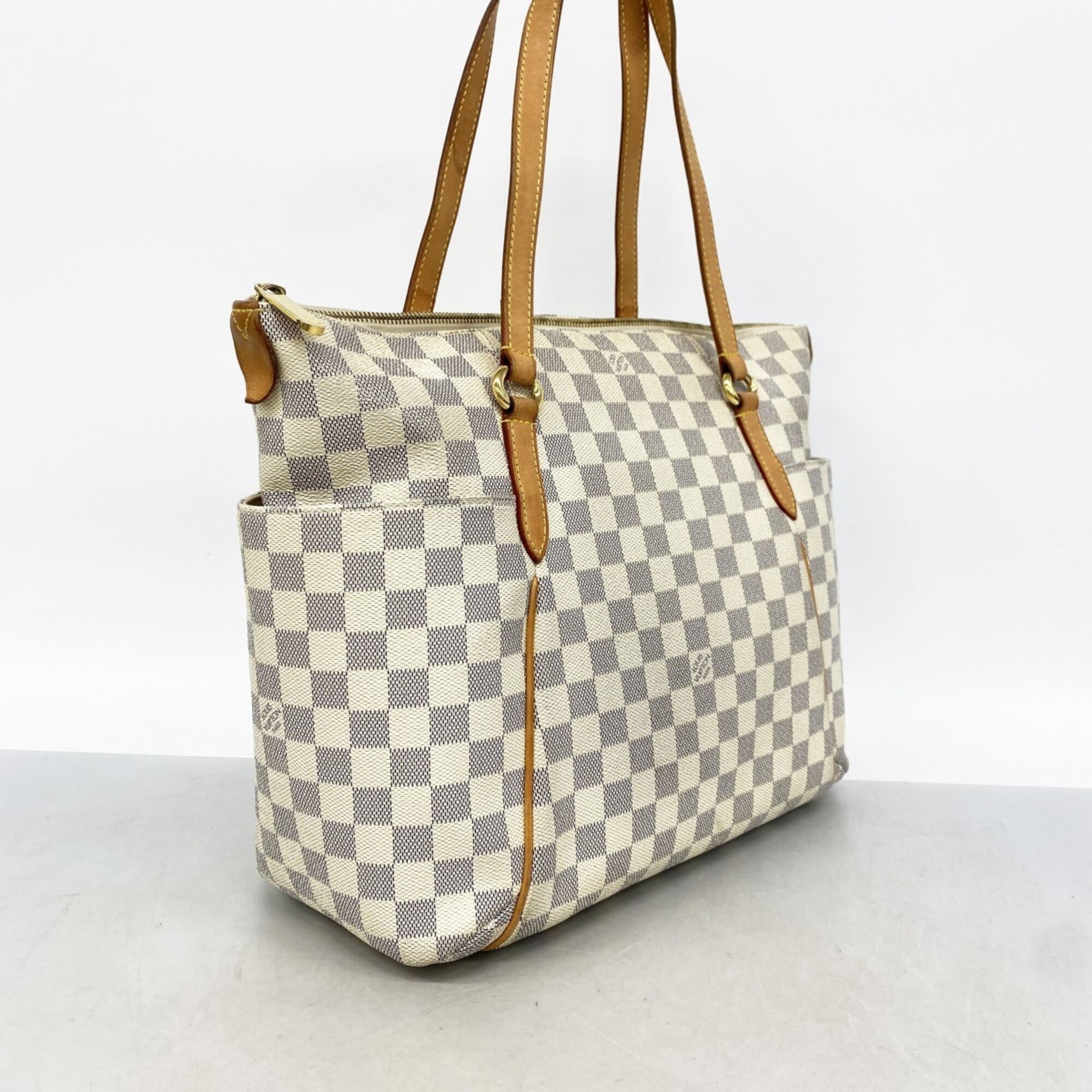 Louis Vuitton White Tote Bag (Pre-Owned)