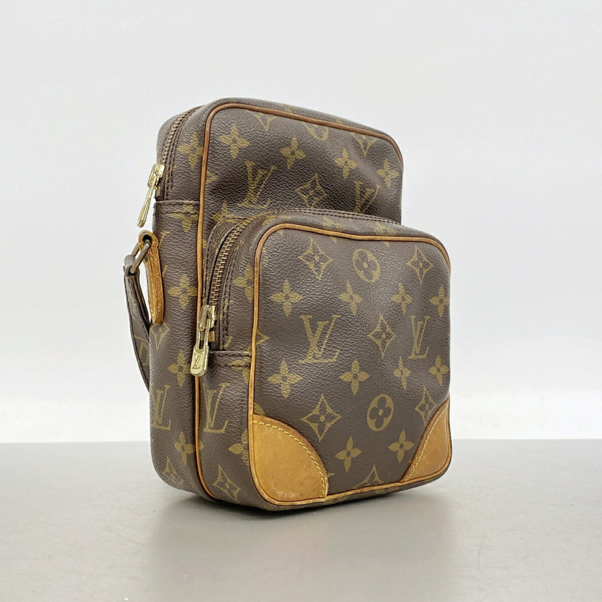 Louis Vuitton Brown Shoulder Bag (Pre-Owned)