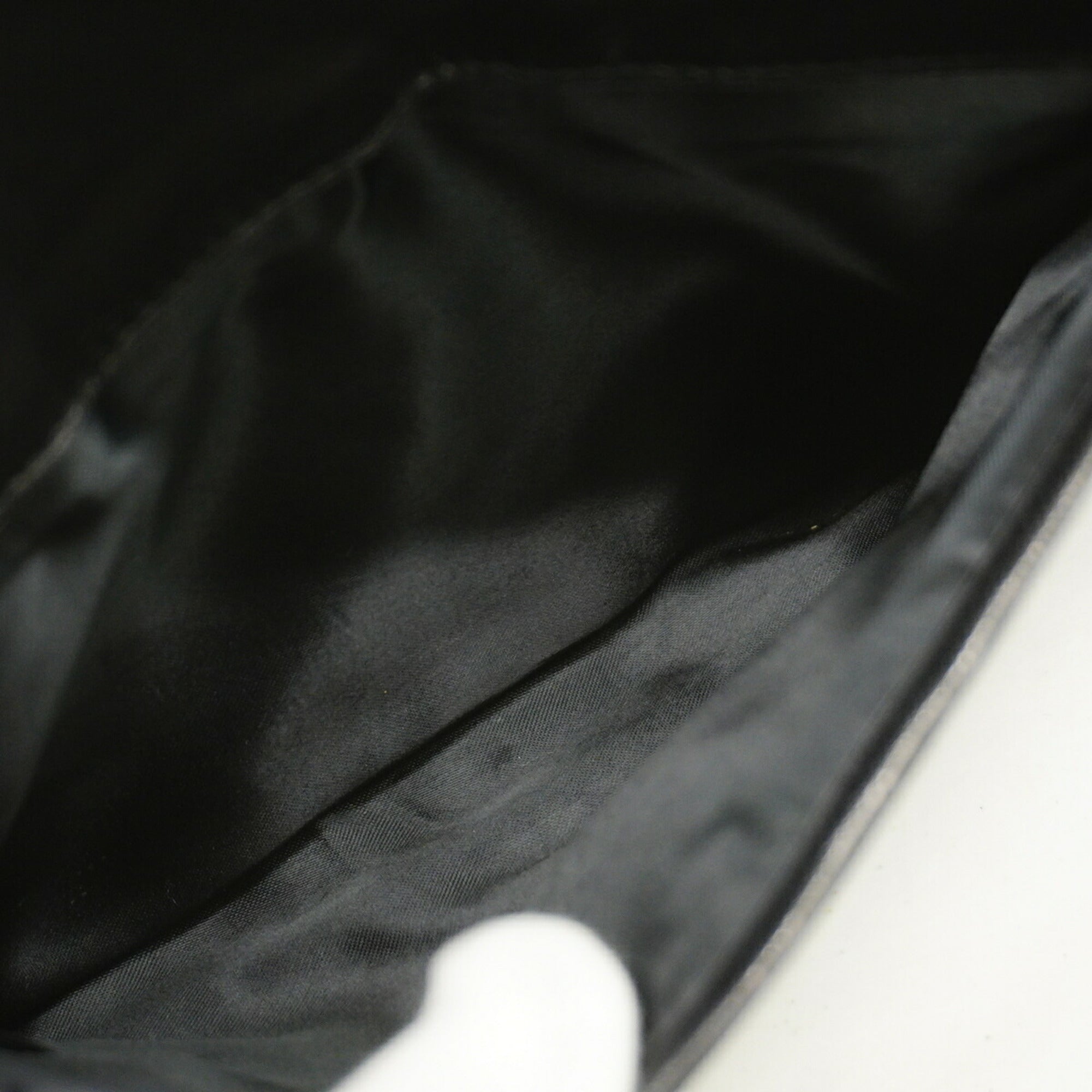 Chanel Black Leather Shoulder Bag (Pre-Owned)