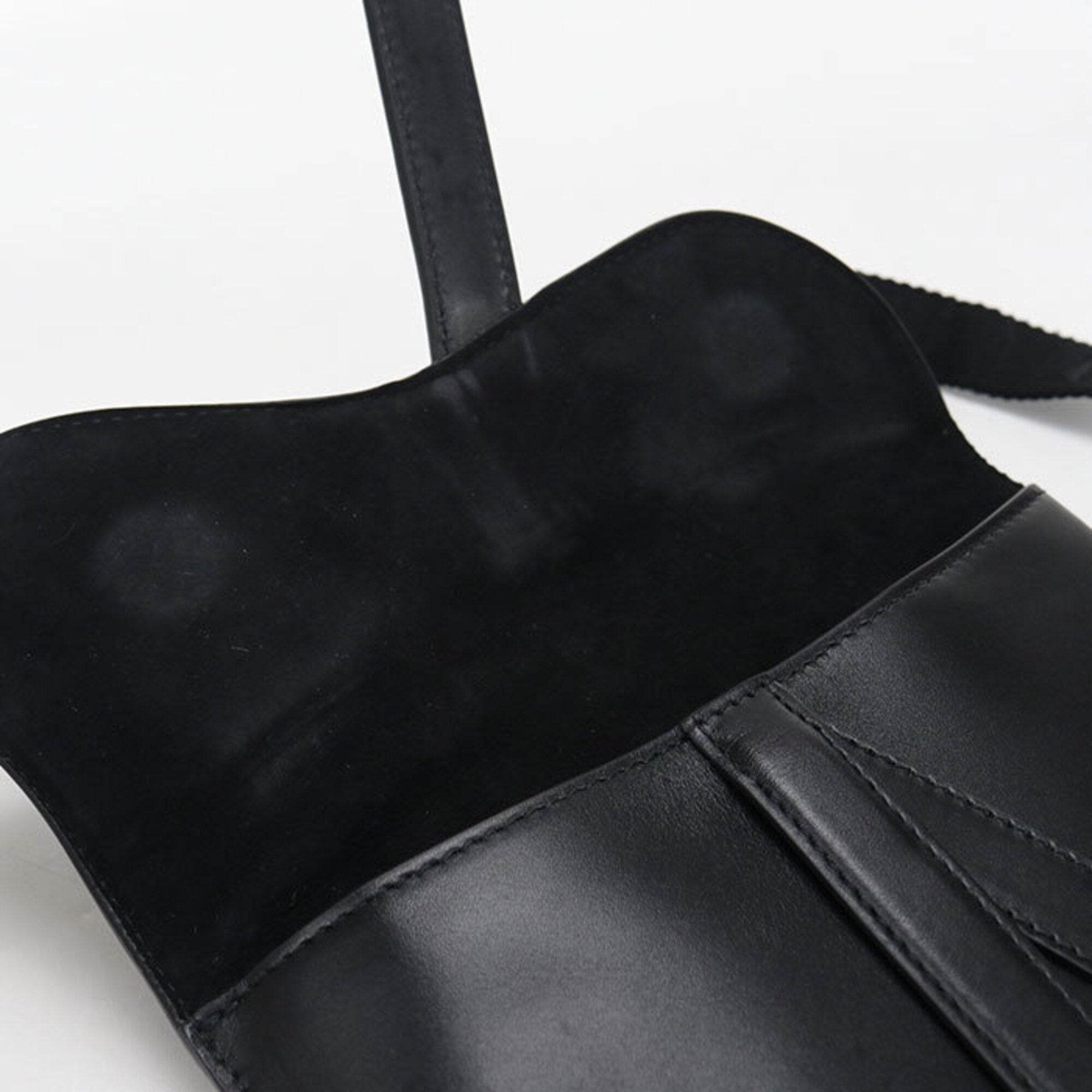 Christian Dior Black Leather Sling Bag (Pre-Owned)