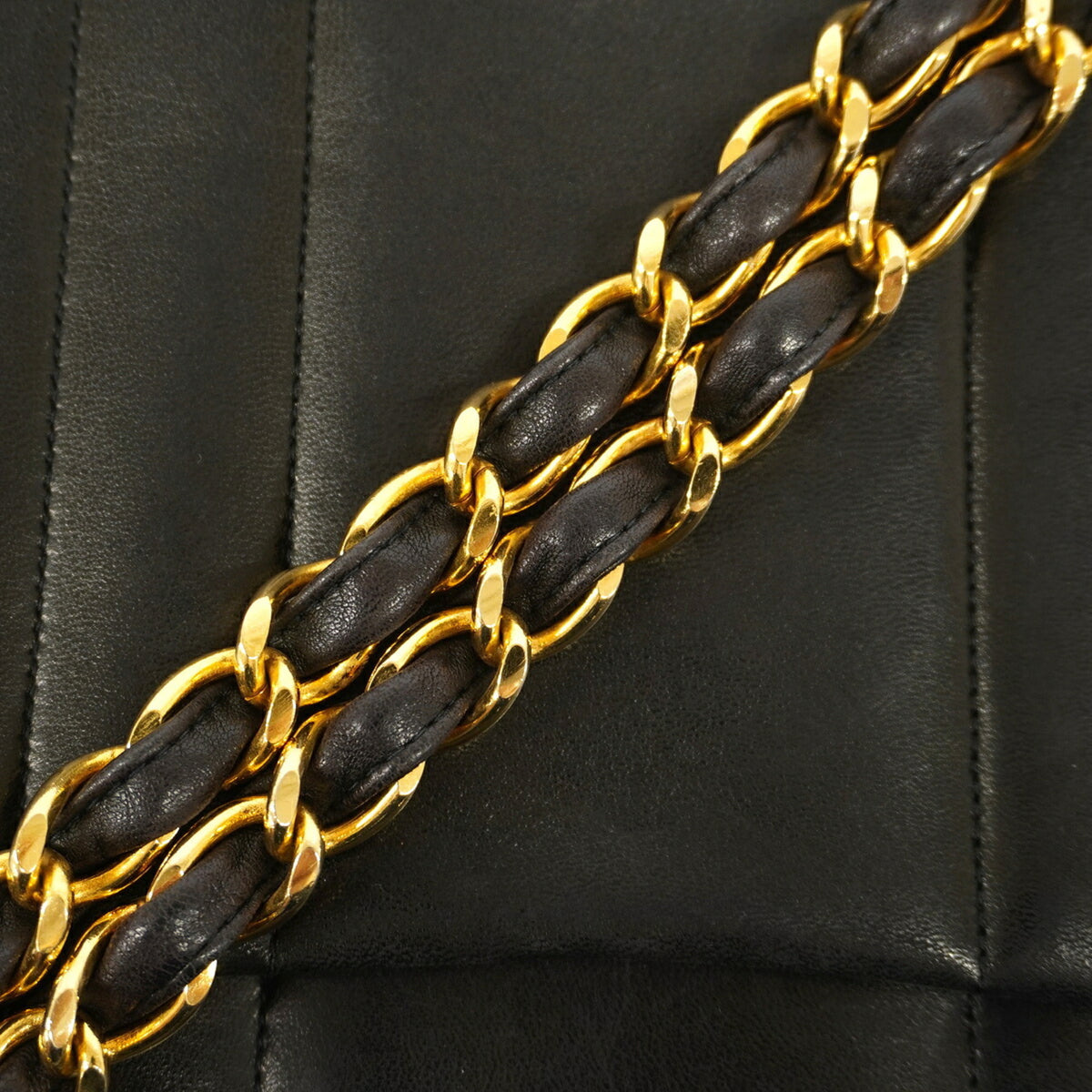 Chanel Black Leather Shoulder Bag (Pre-Owned)