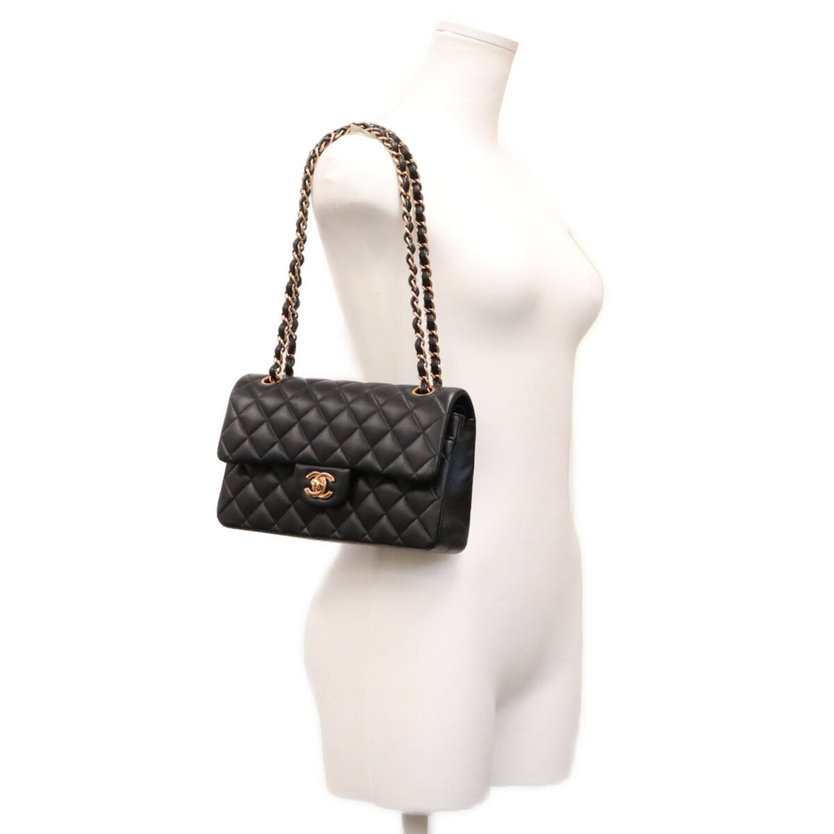 Chanel Black Leather Shoulder Bag (Pre-Owned)