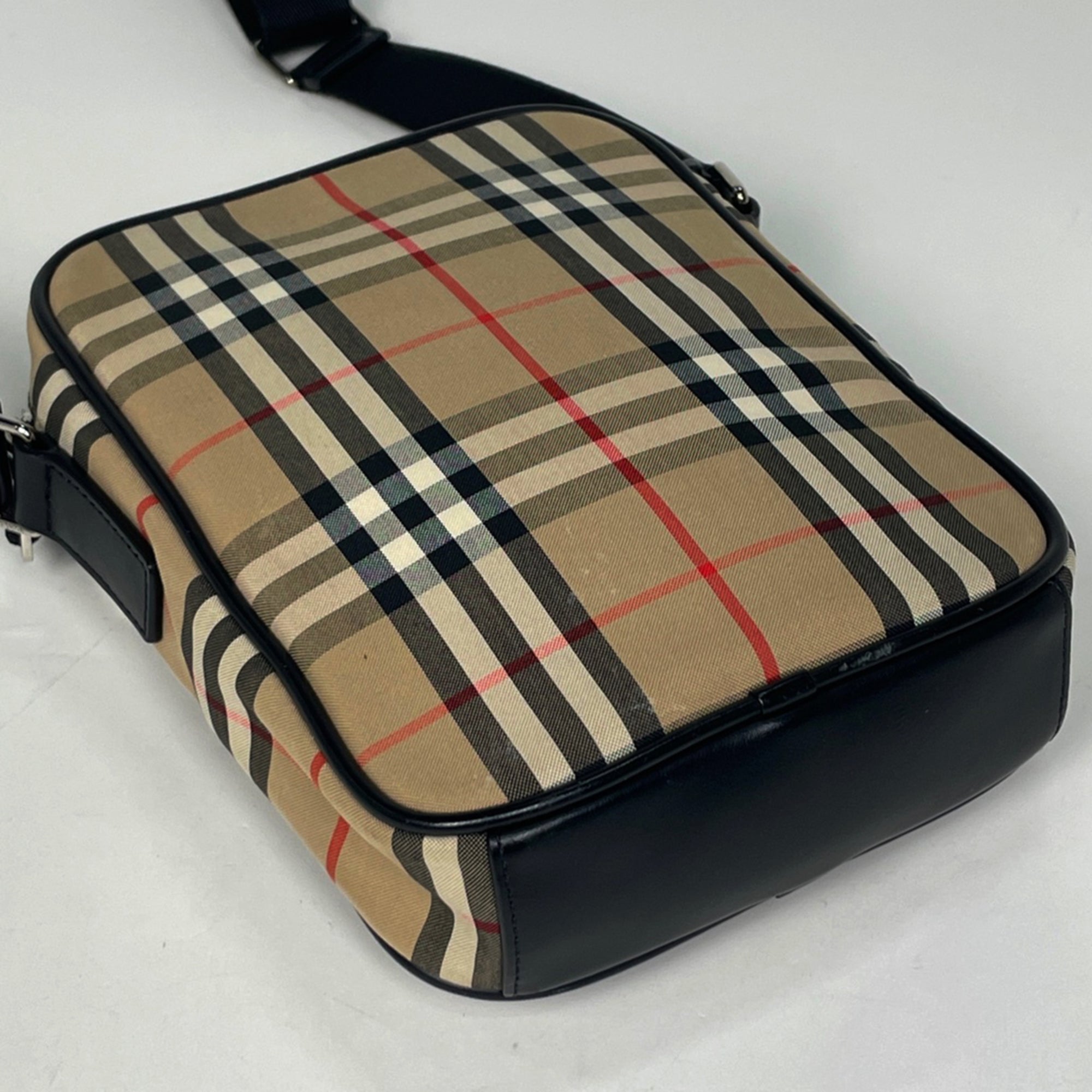 Burberry Beige Black Canvas Leather Shoulder Bag (Pre-Owned)