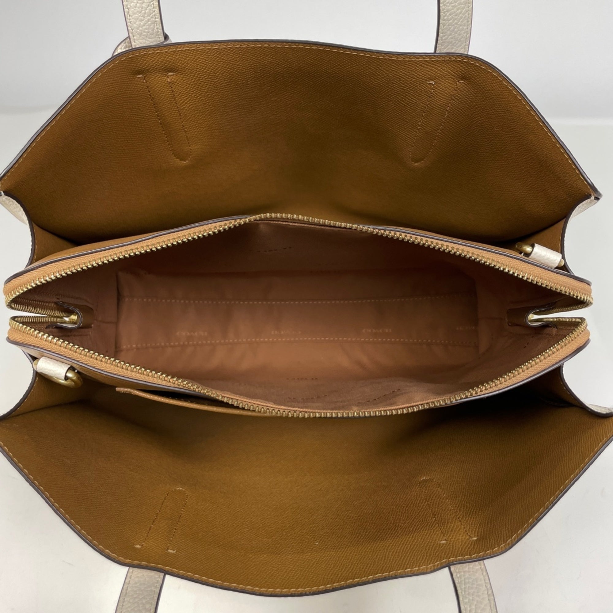 Coach White Leather Shoulder Bag Tote Bag (Pre-Owned)