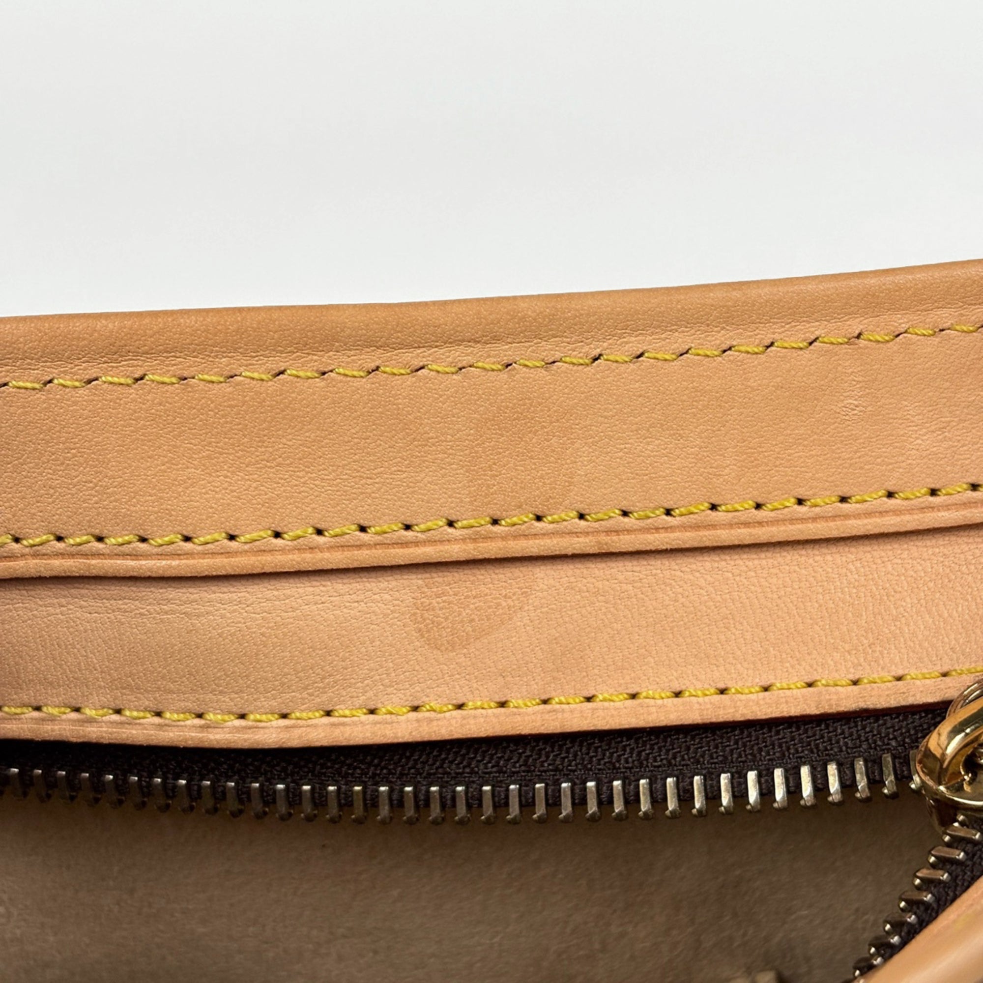 Louis Vuitton Brown Monogram Monogram Shoulder Bag (Pre-Owned)