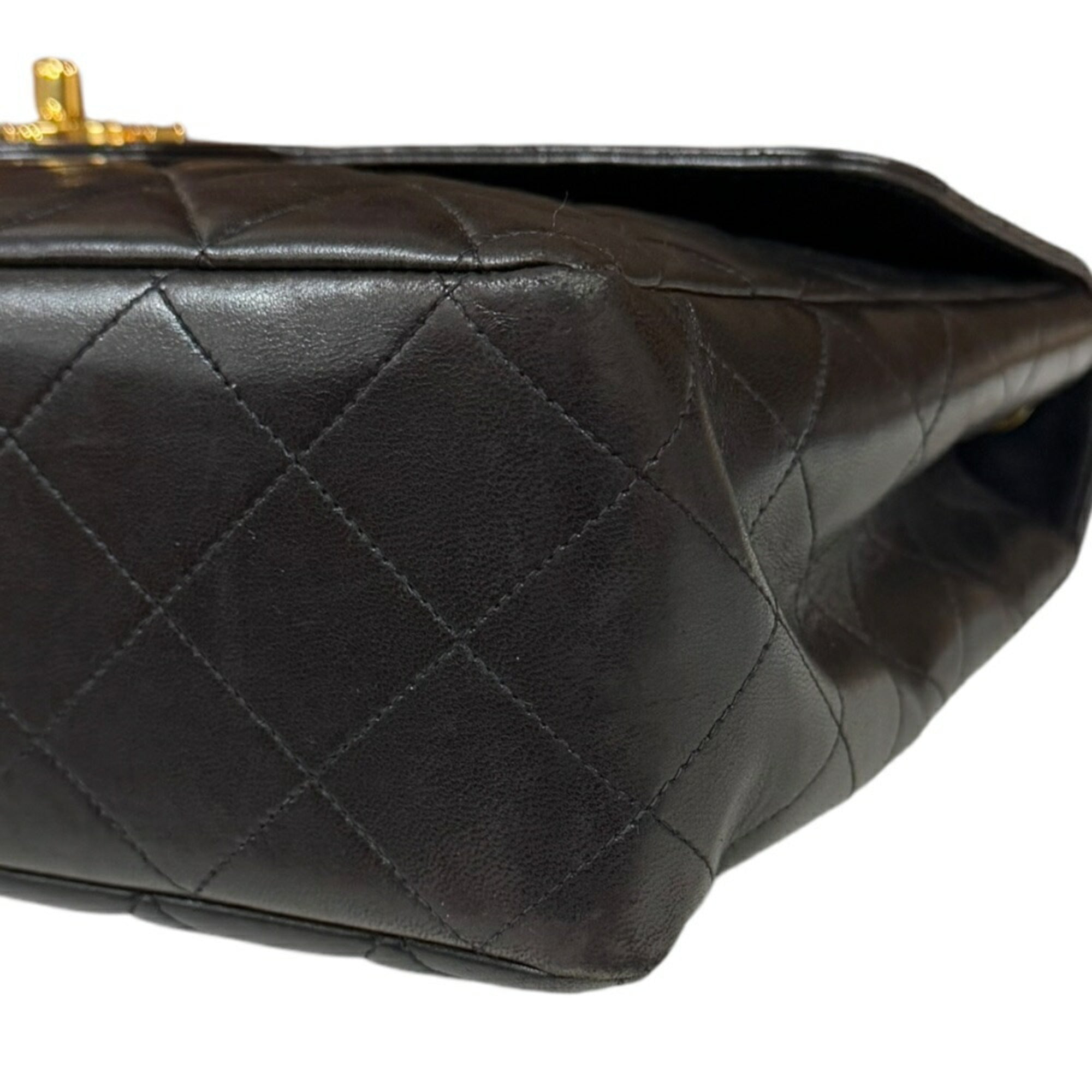 Chanel Black Leather Shoulder Bag (Pre-Owned)