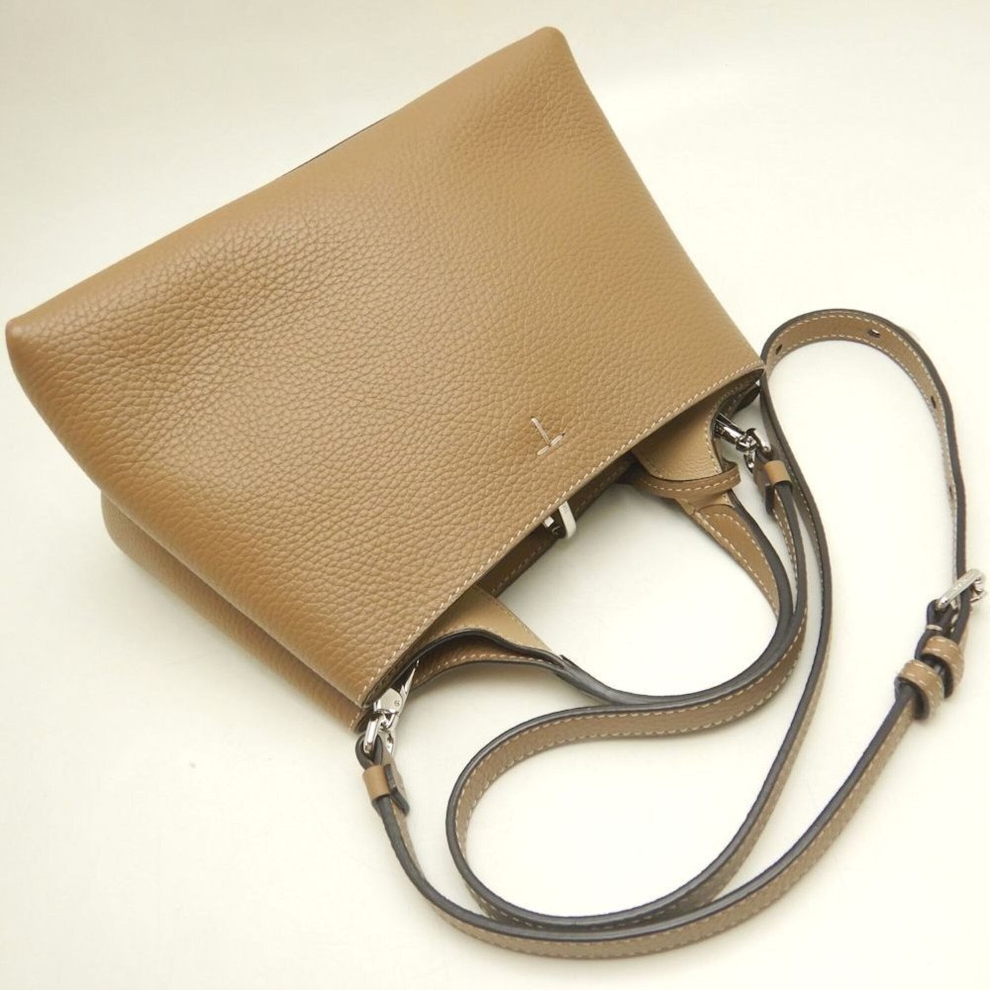 Tod's Brown Leather Handbag (Pre-Owned)