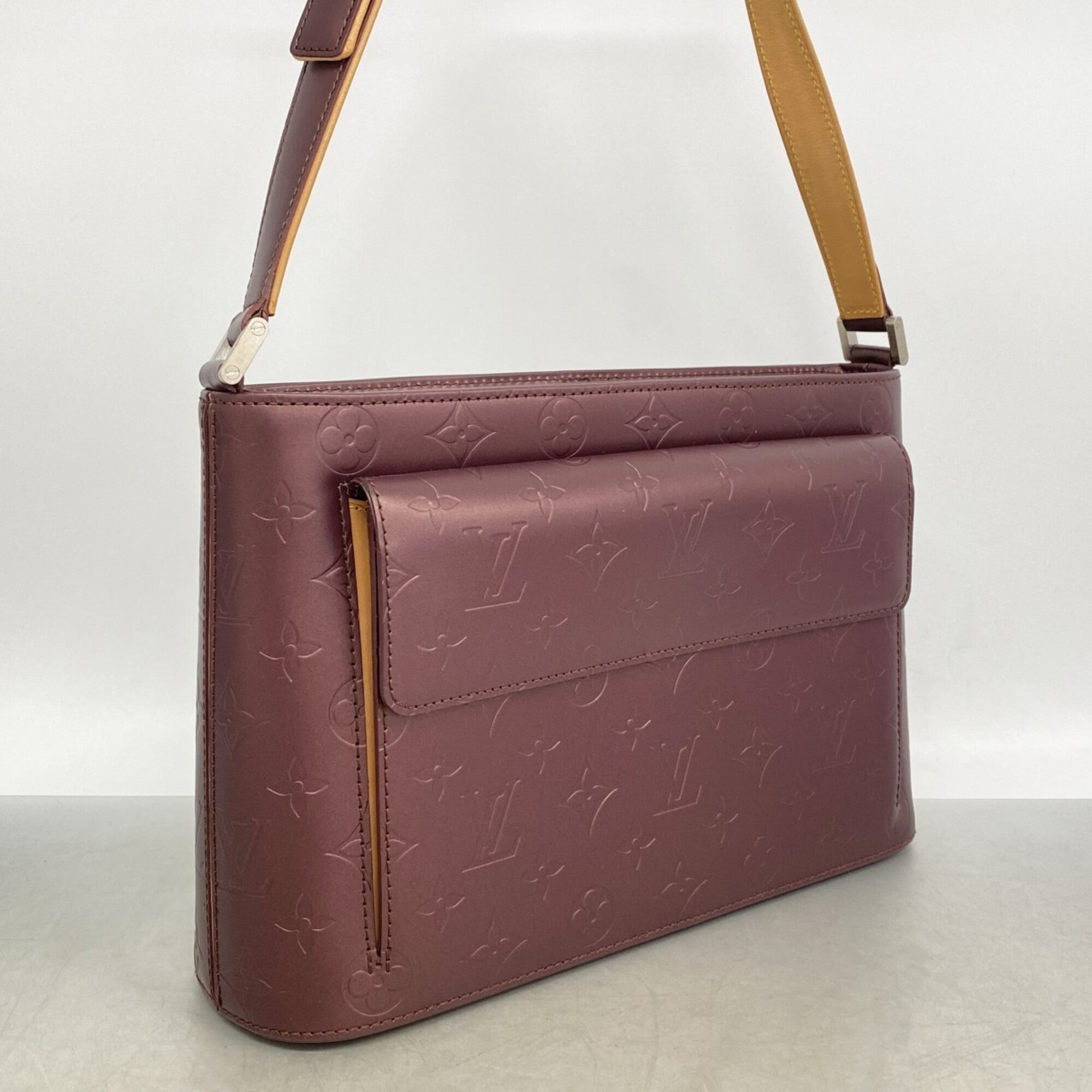Louis Vuitton Violet Shoulder Bag (Pre-Owned)