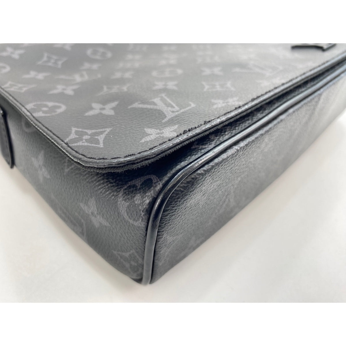 Louis Vuitton Black Shoulder Bag (Pre-Owned)