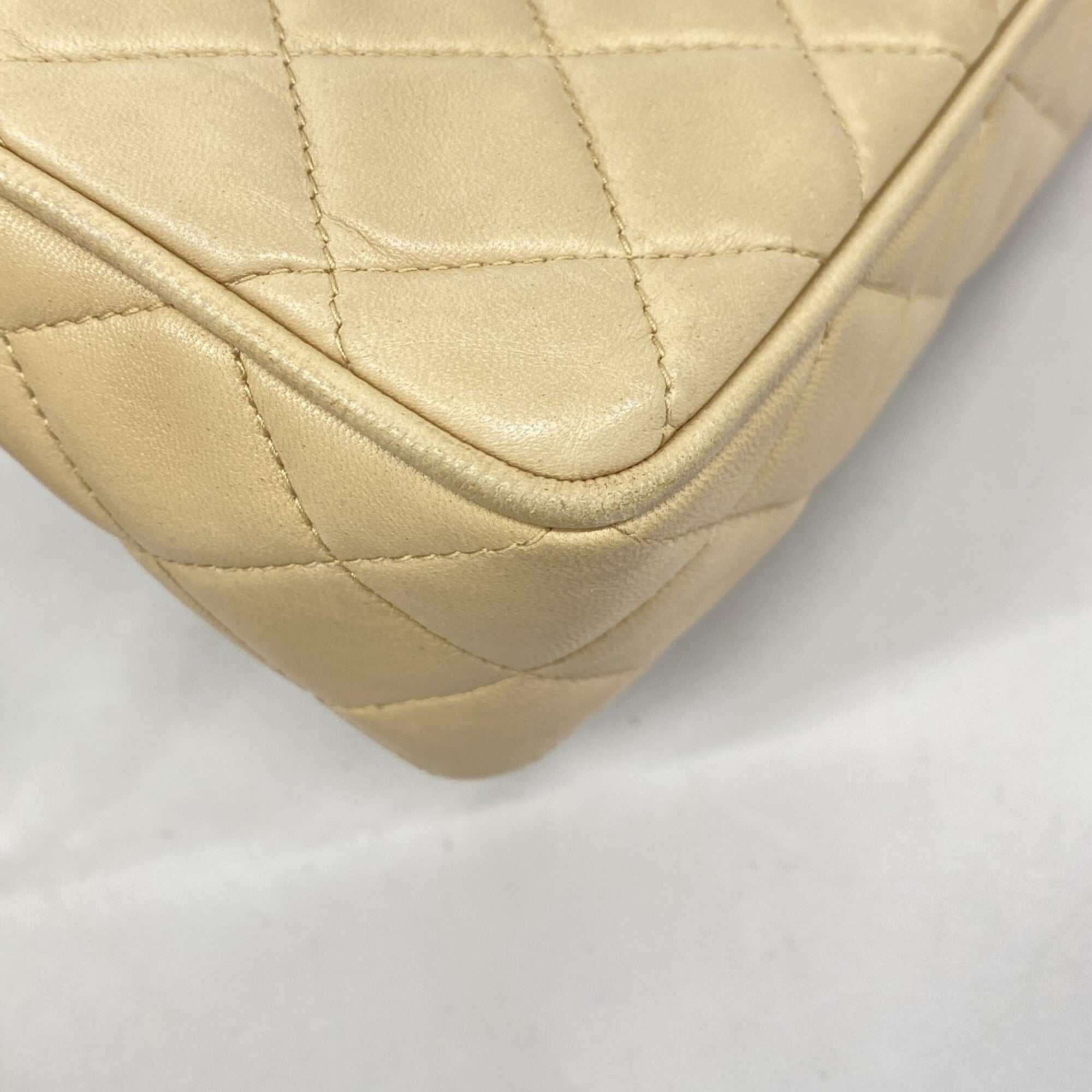Chanel Beige Leather Shoulder Bag (Pre-Owned)