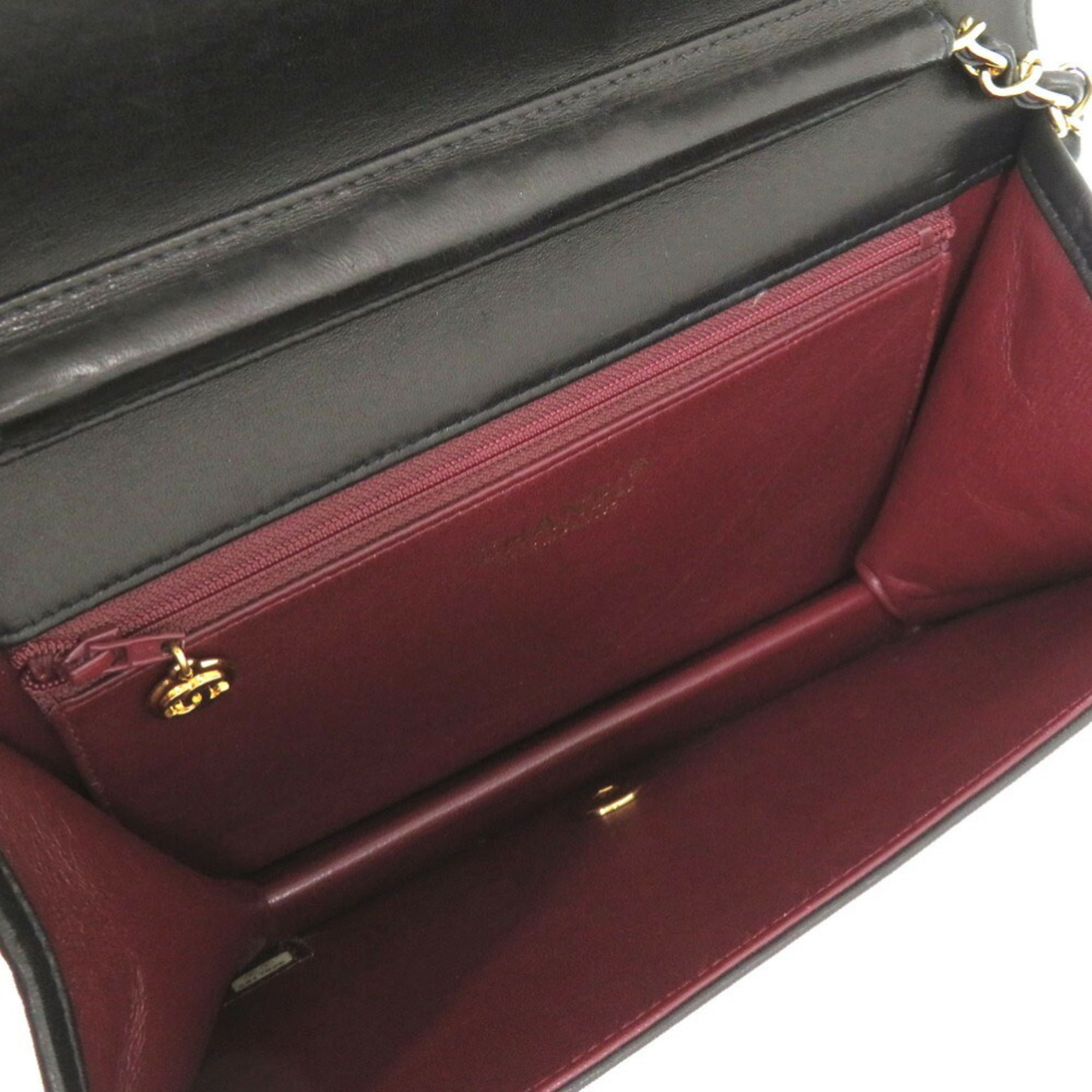 Chanel Matelasse Black Leather Shoulder Bag (Pre-Owned)