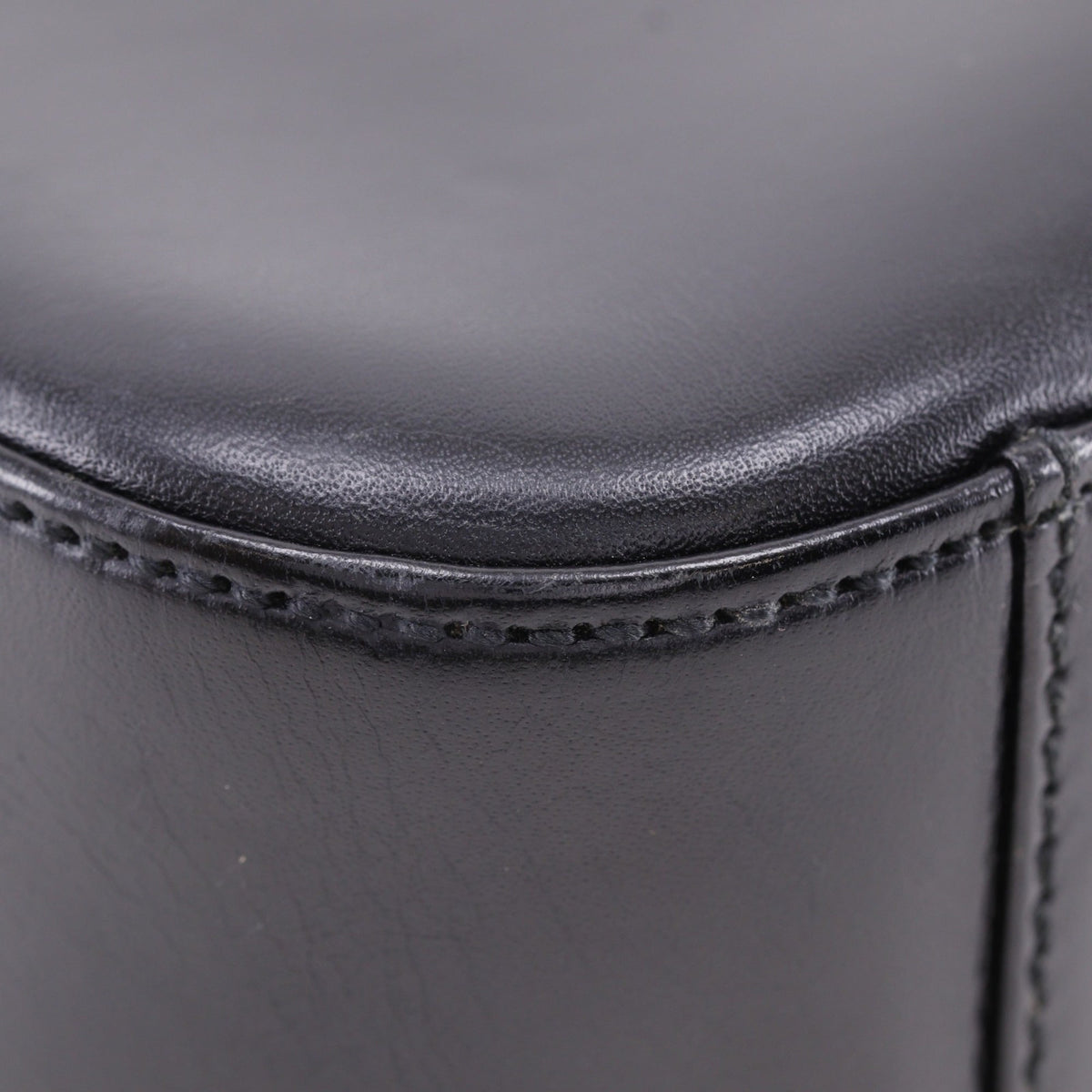 Burberry Black Leather Shoulder Bag (Pre-Owned)