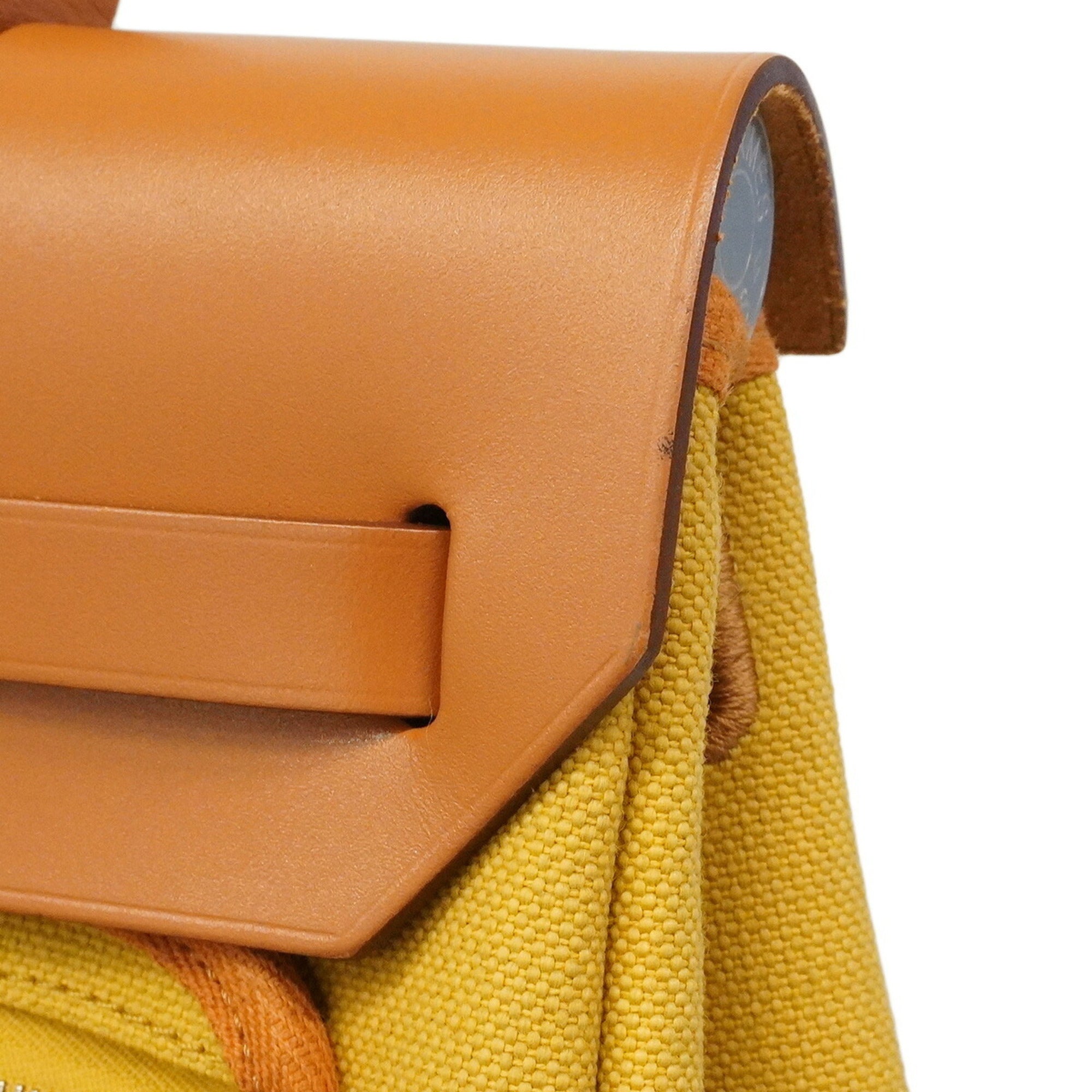 Hermes Natural Handbag (Pre-Owned)