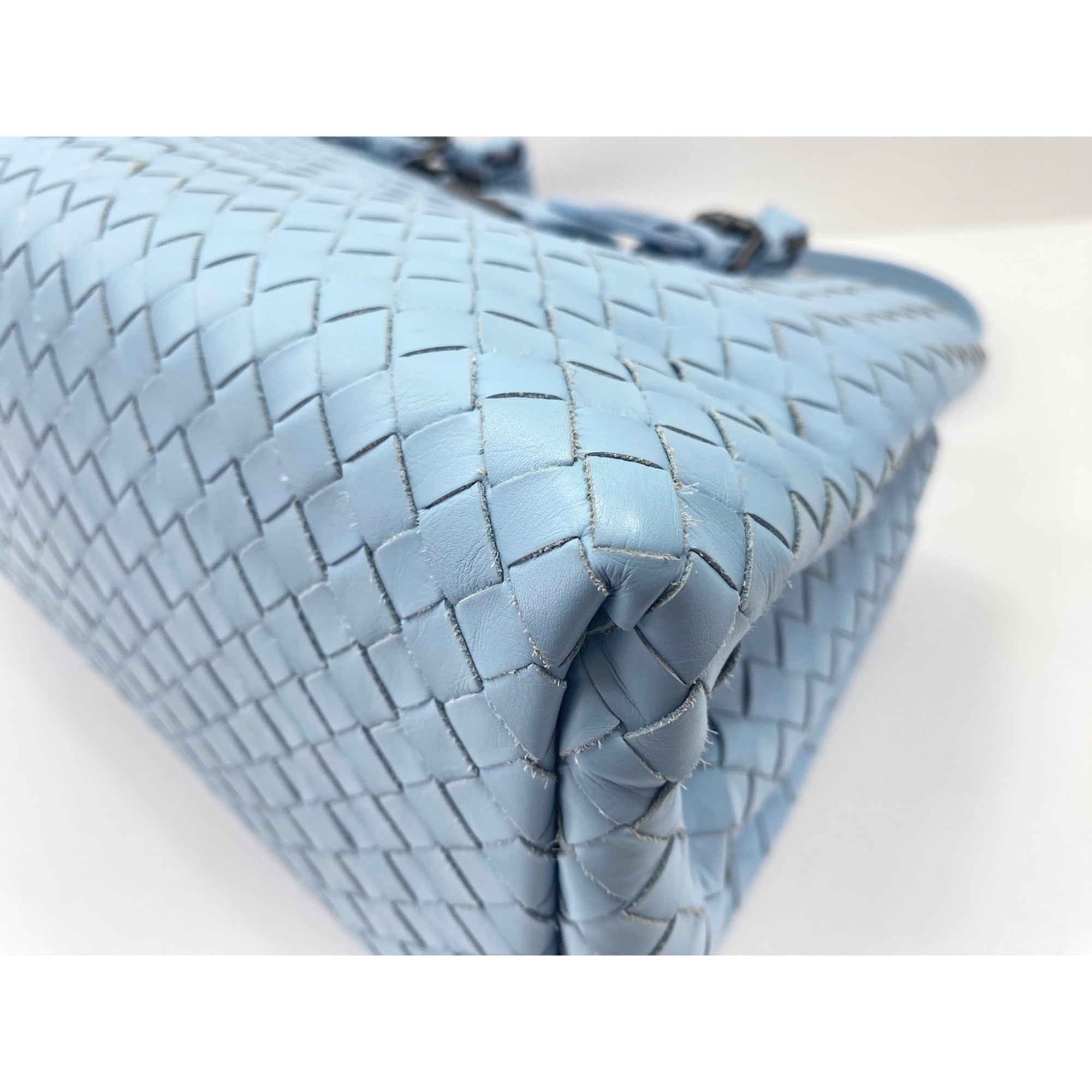 Bottega Veneta Blue Leather Handbag (Pre-Owned)