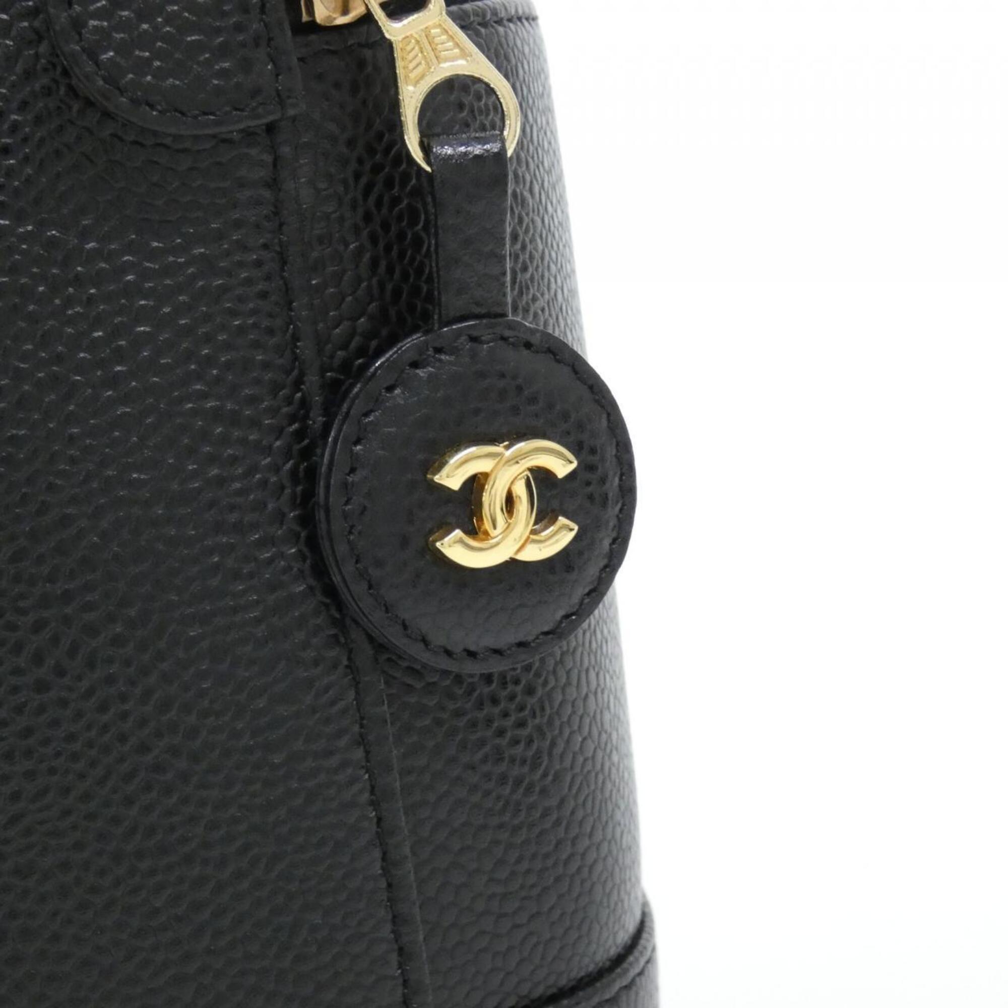 Chanel Black Grained Calfskin Handbag (Pre-Owned)