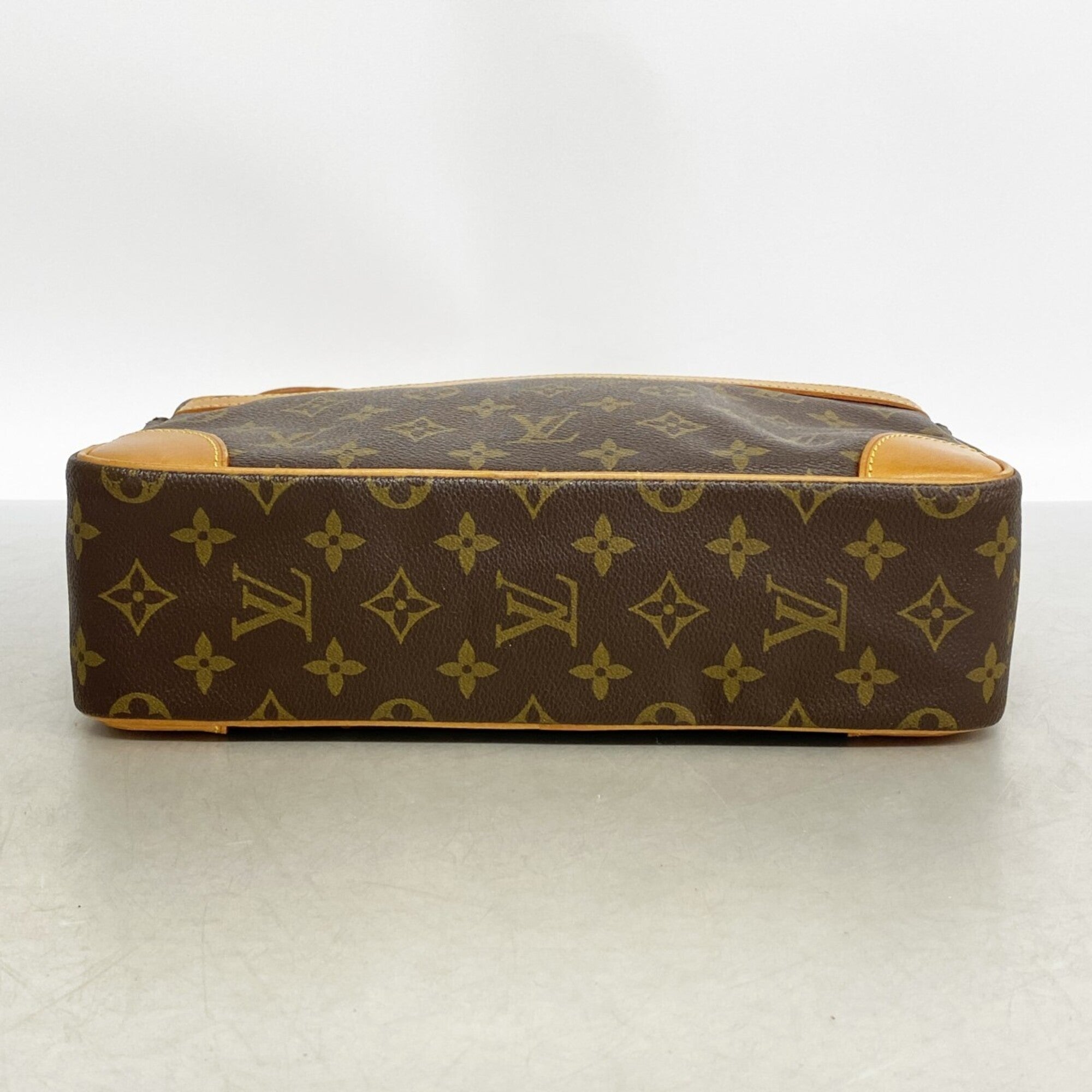 Louis Vuitton Brown Shoulder Bag (Pre-Owned)