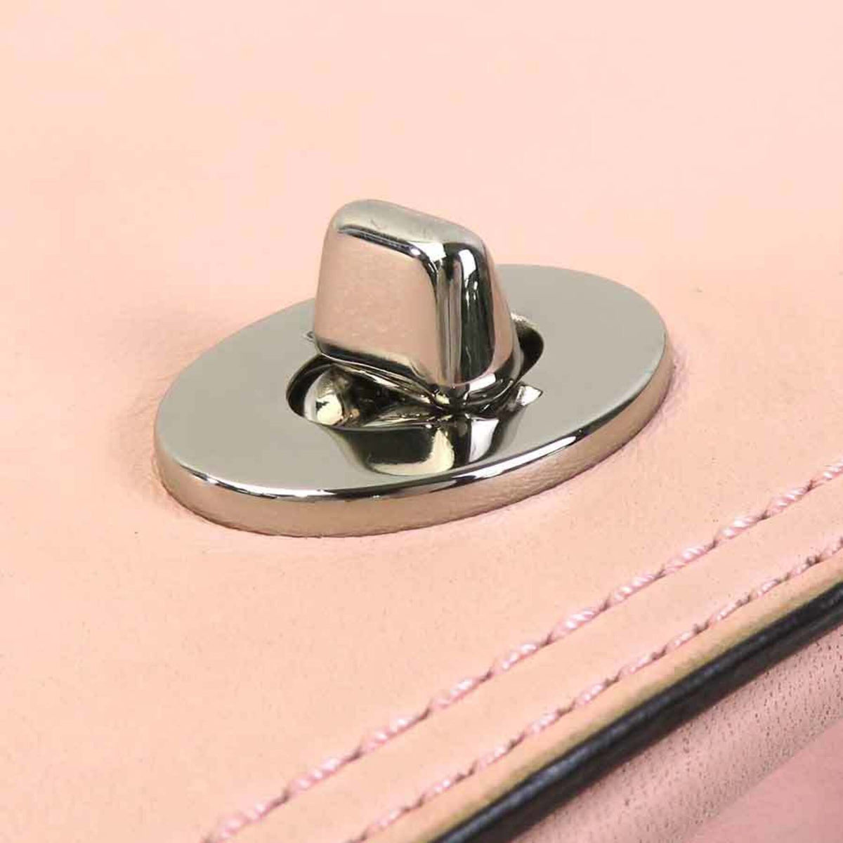 Coach Pink Leather Shoulder Bag (Pre-Owned)