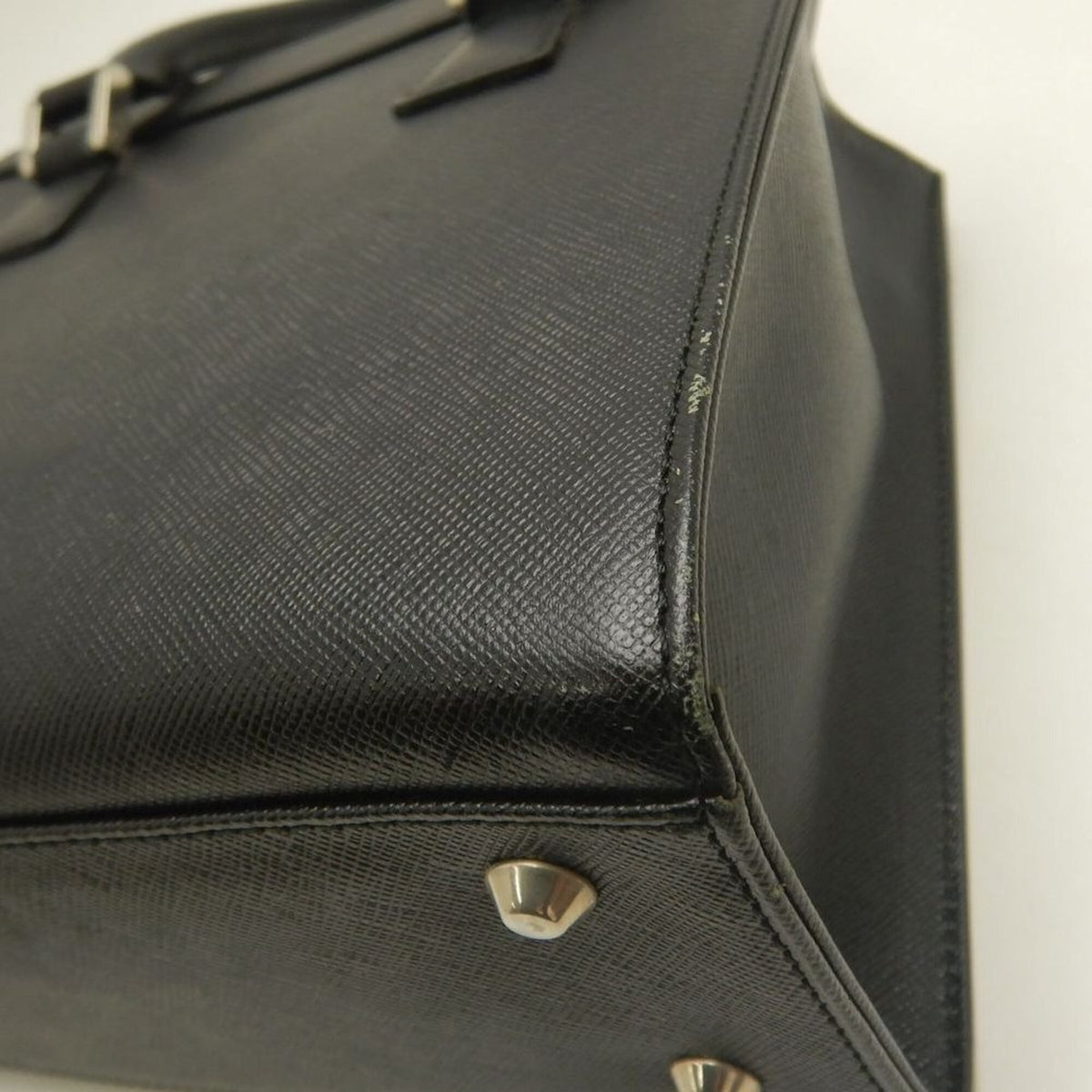 Burberry Black Leather Handbag (Pre-Owned)