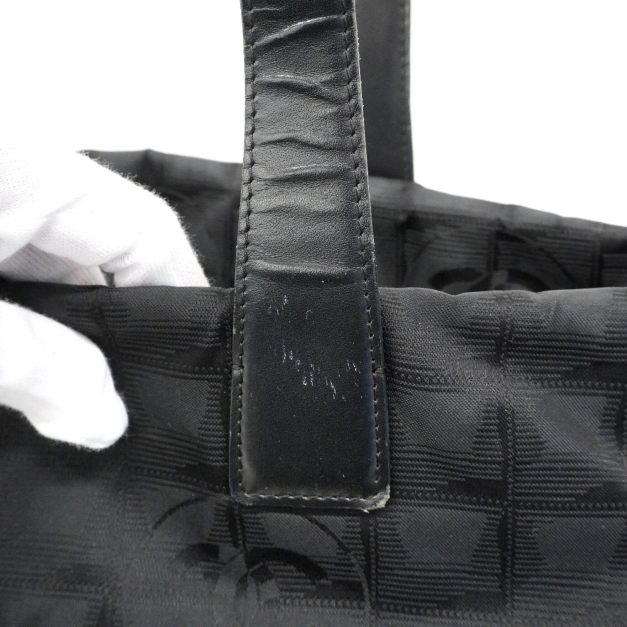 Chanel Black Nylon Tote Bag (Pre-Owned)