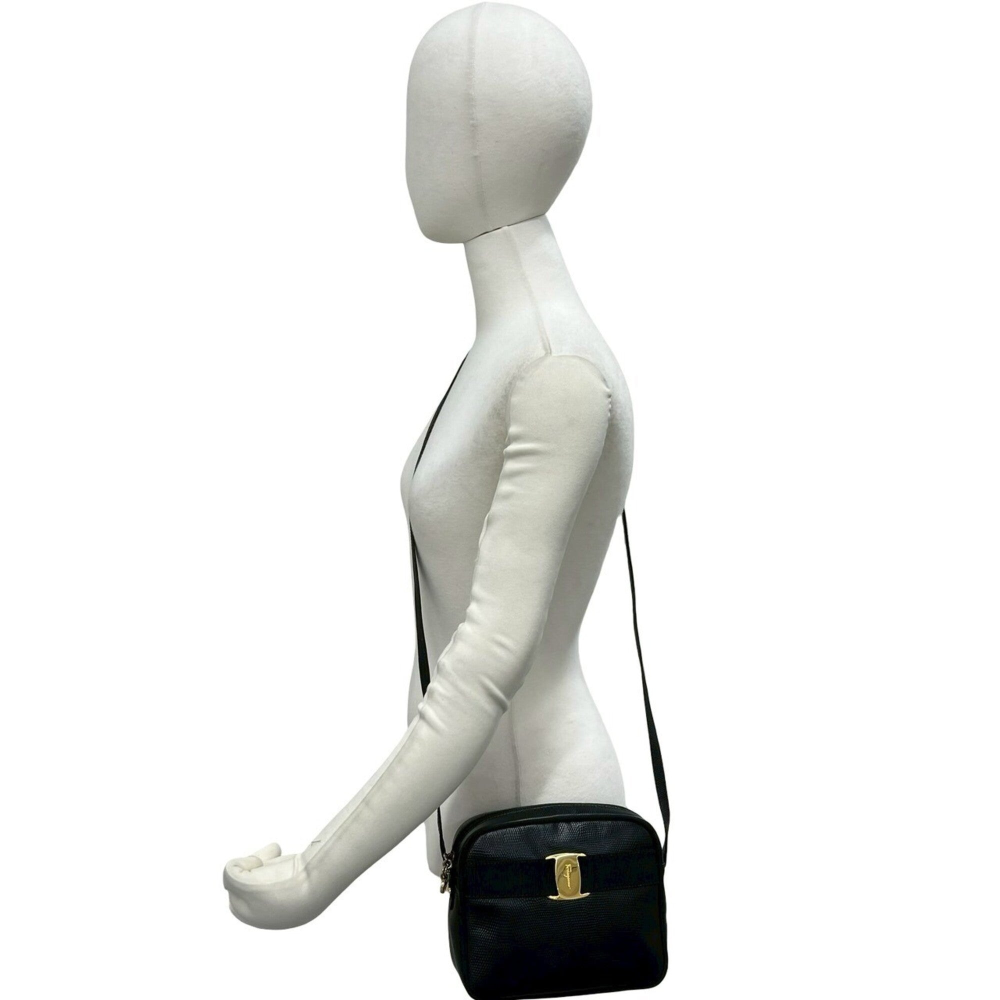 Salvatore Ferragamo Black Leather Shoulder Bag (Pre-Owned)