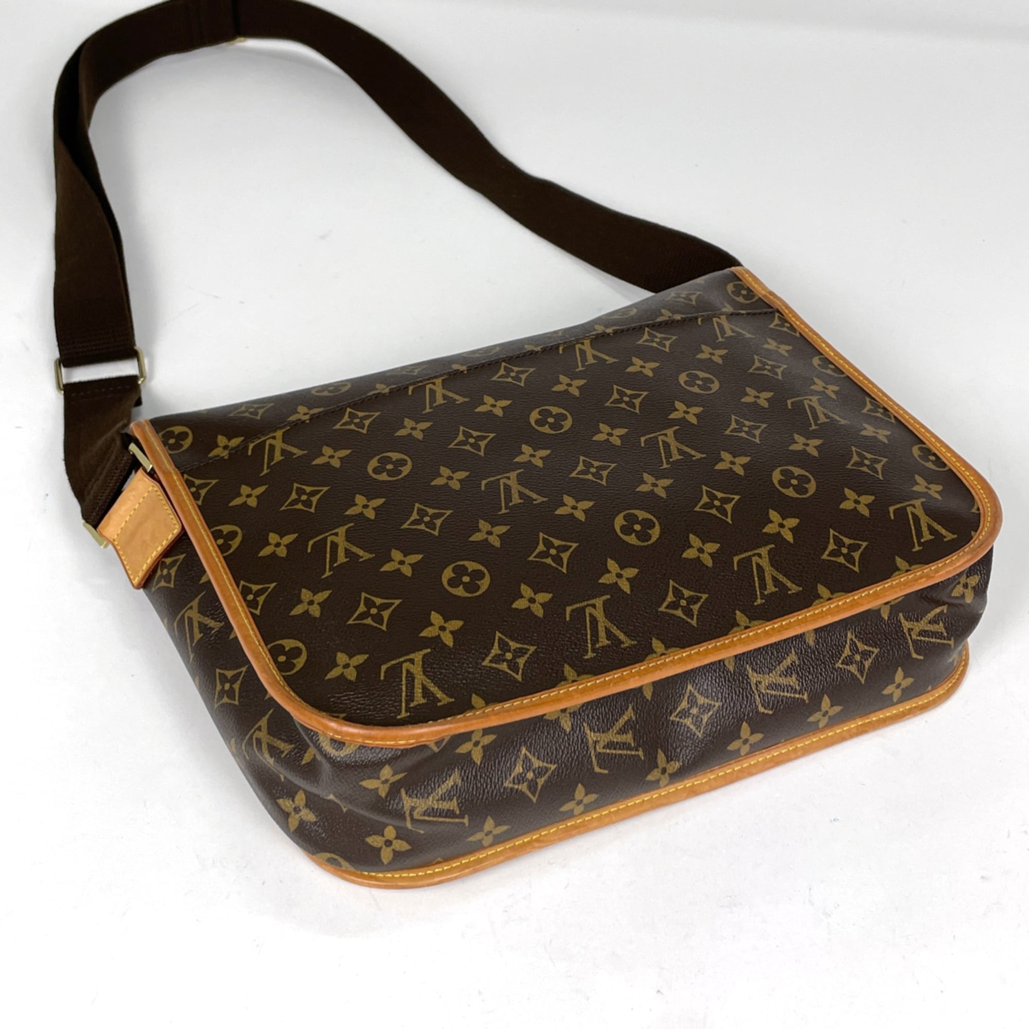 Louis Vuitton Brown Monogram Monogram Shoulder Bag (Pre-Owned)