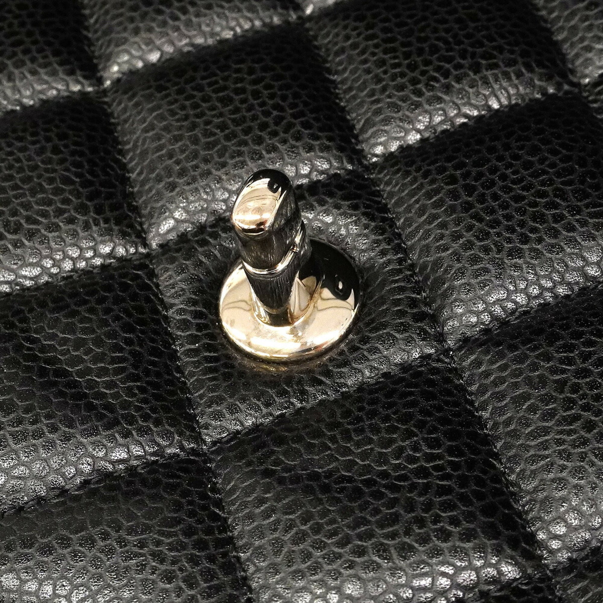 Chanel Black Grained Calfskin Shoulder Bag (Pre-Owned)